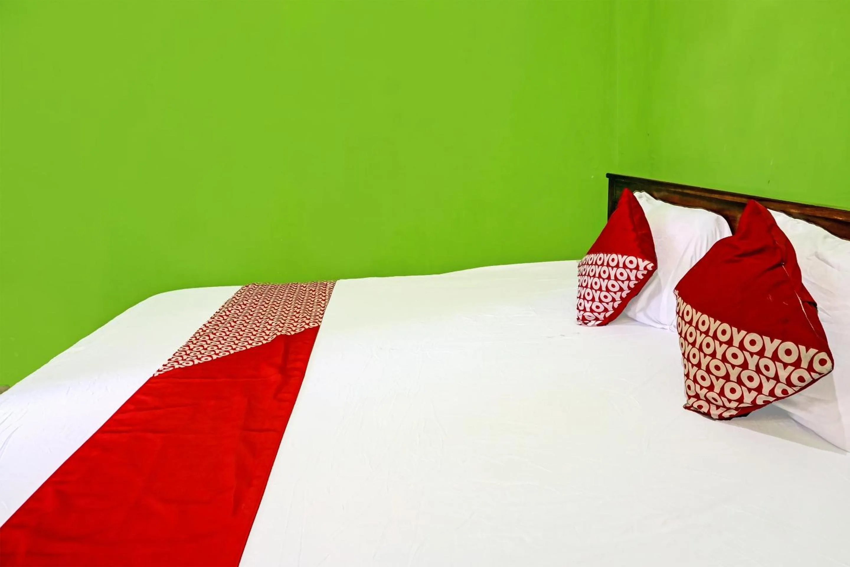 Bedroom, Bed in Hotel O Family Blitar