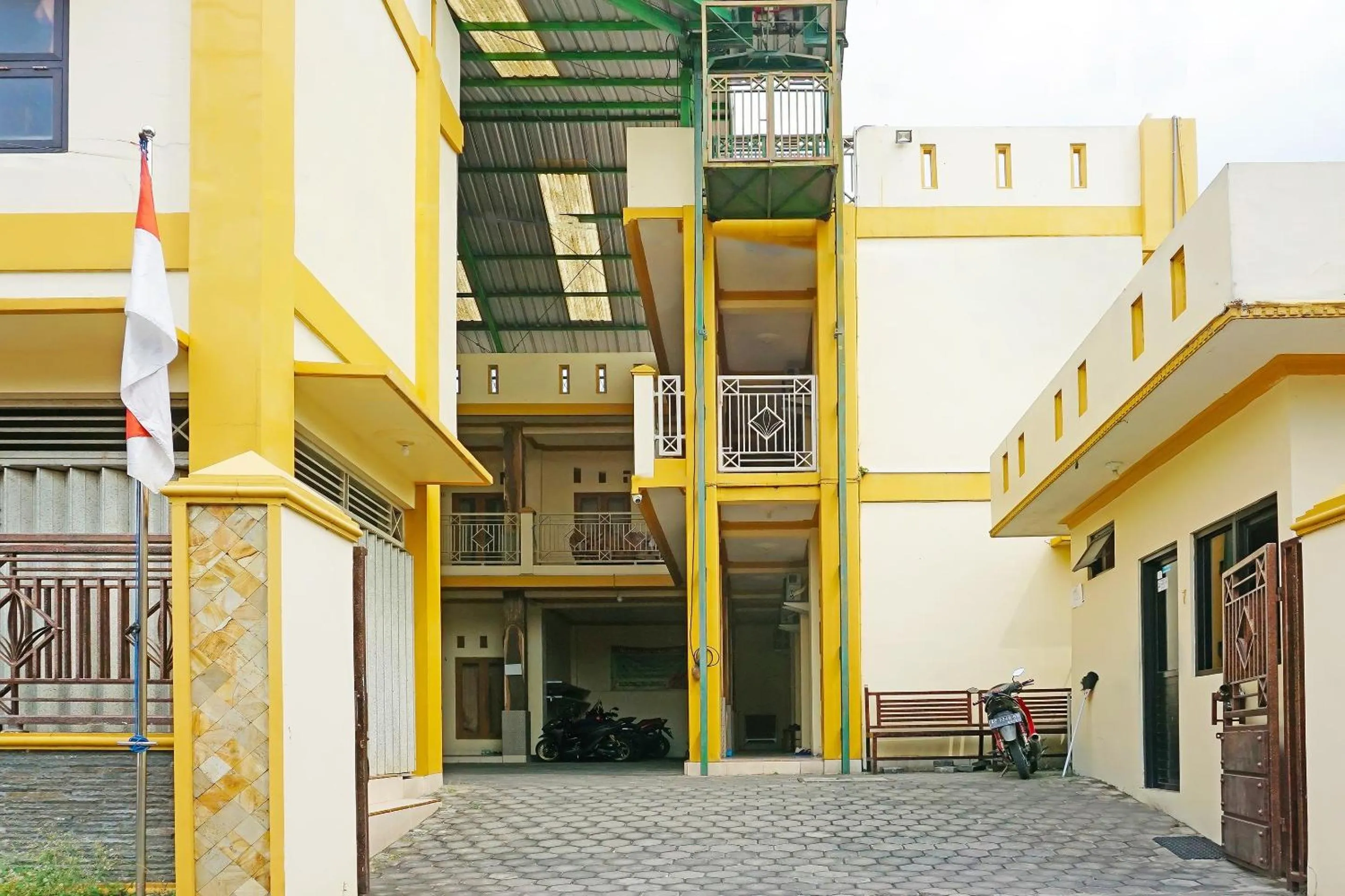 Facade/entrance in OYO 91580 Kost Bougenville Syariah