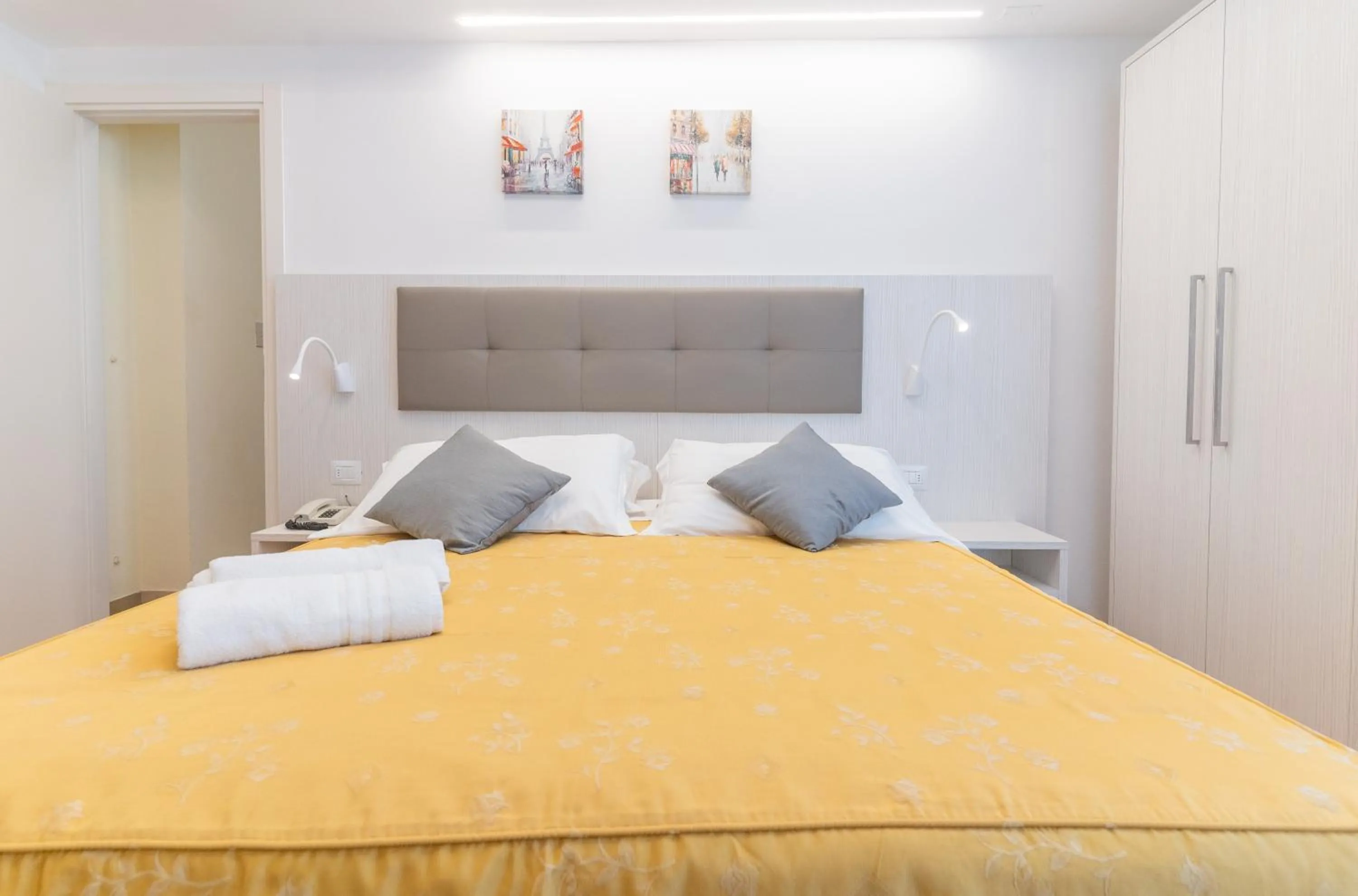 Photo of the whole room, Bed in Hotel Dusseldorf