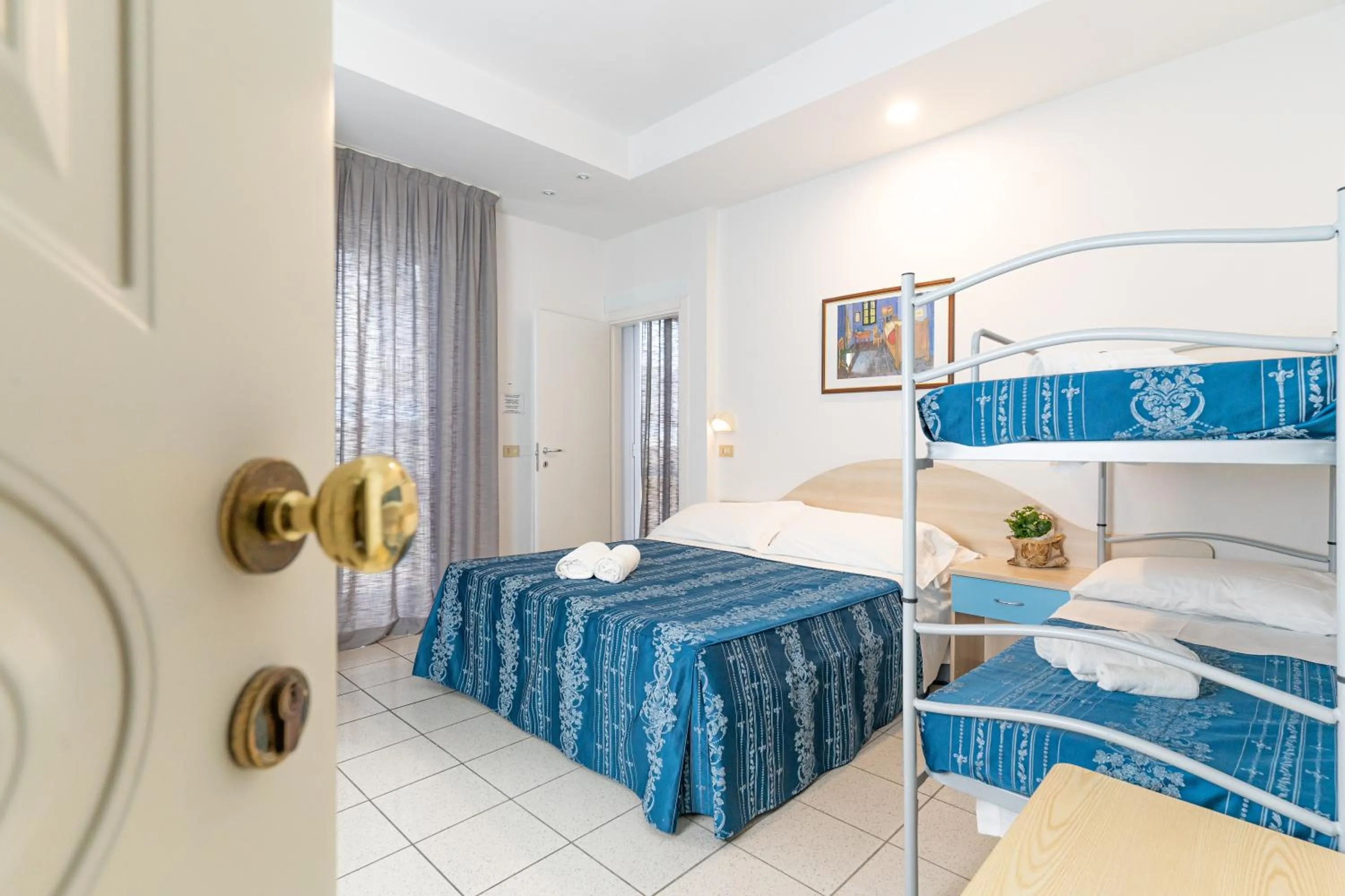 Bedroom, Bed in Hotel Dusseldorf