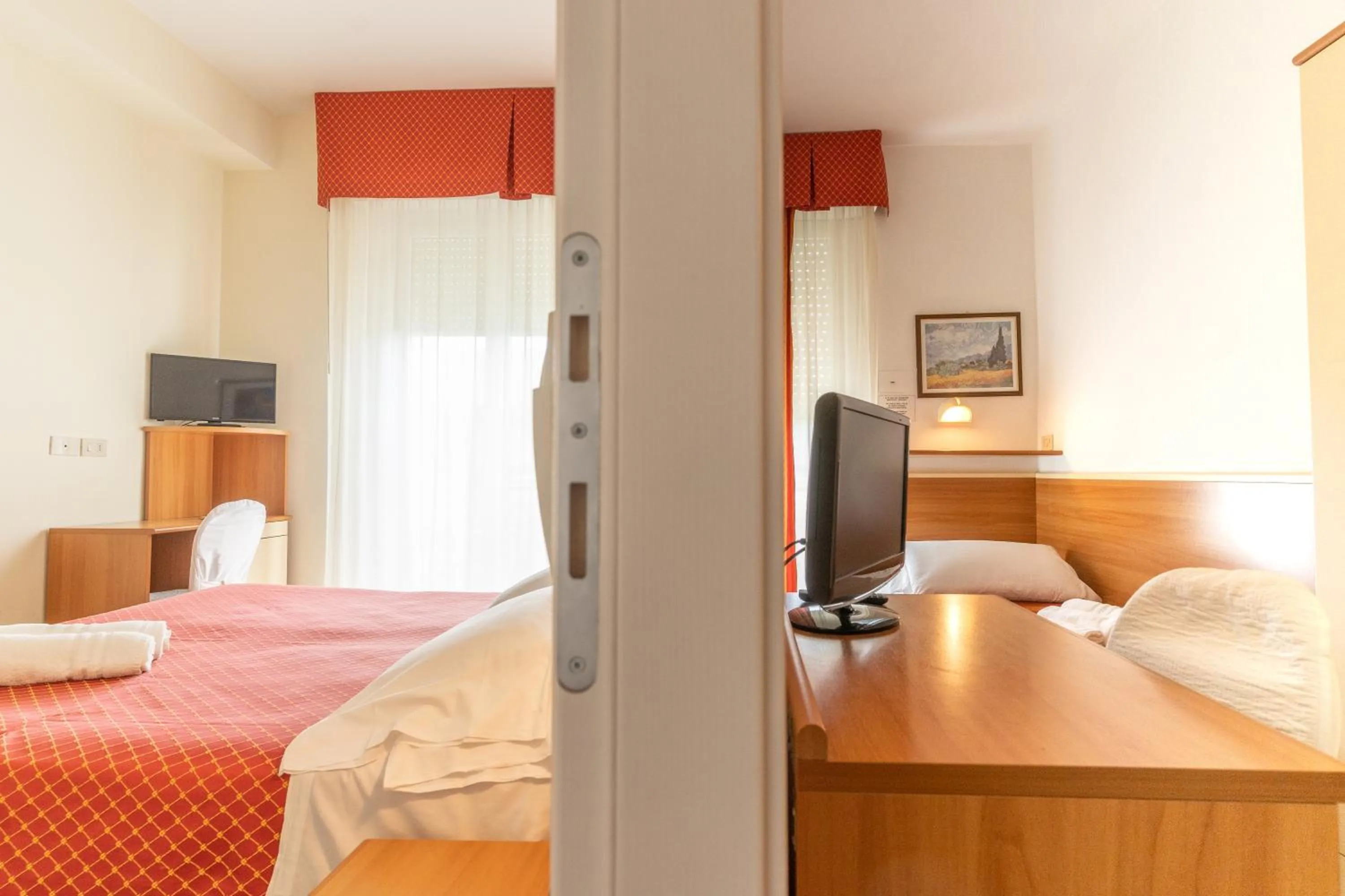 Photo of the whole room, Bed in Hotel Dusseldorf