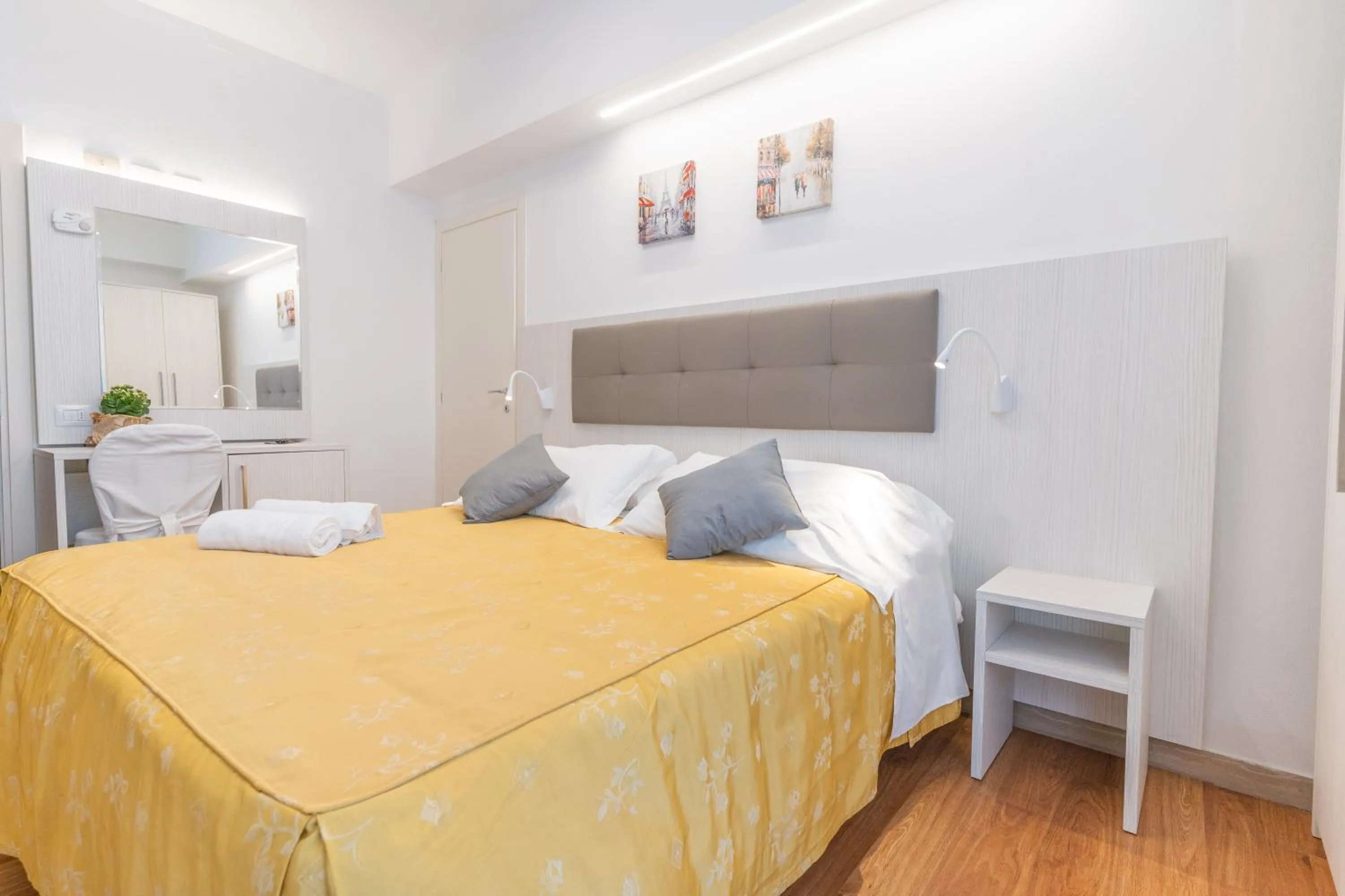 Photo of the whole room, Bed in Hotel Dusseldorf