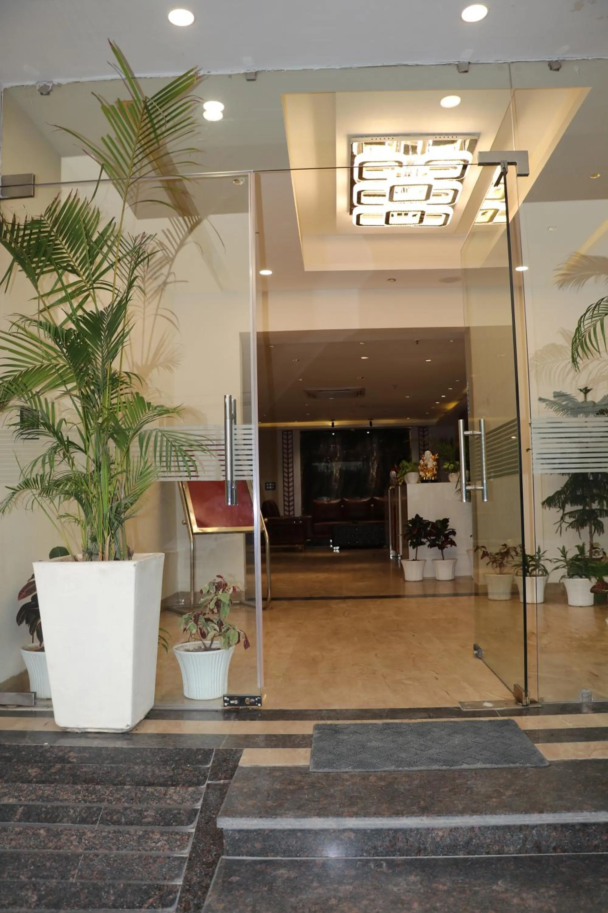 Facade/entrance in Hotel The Spades