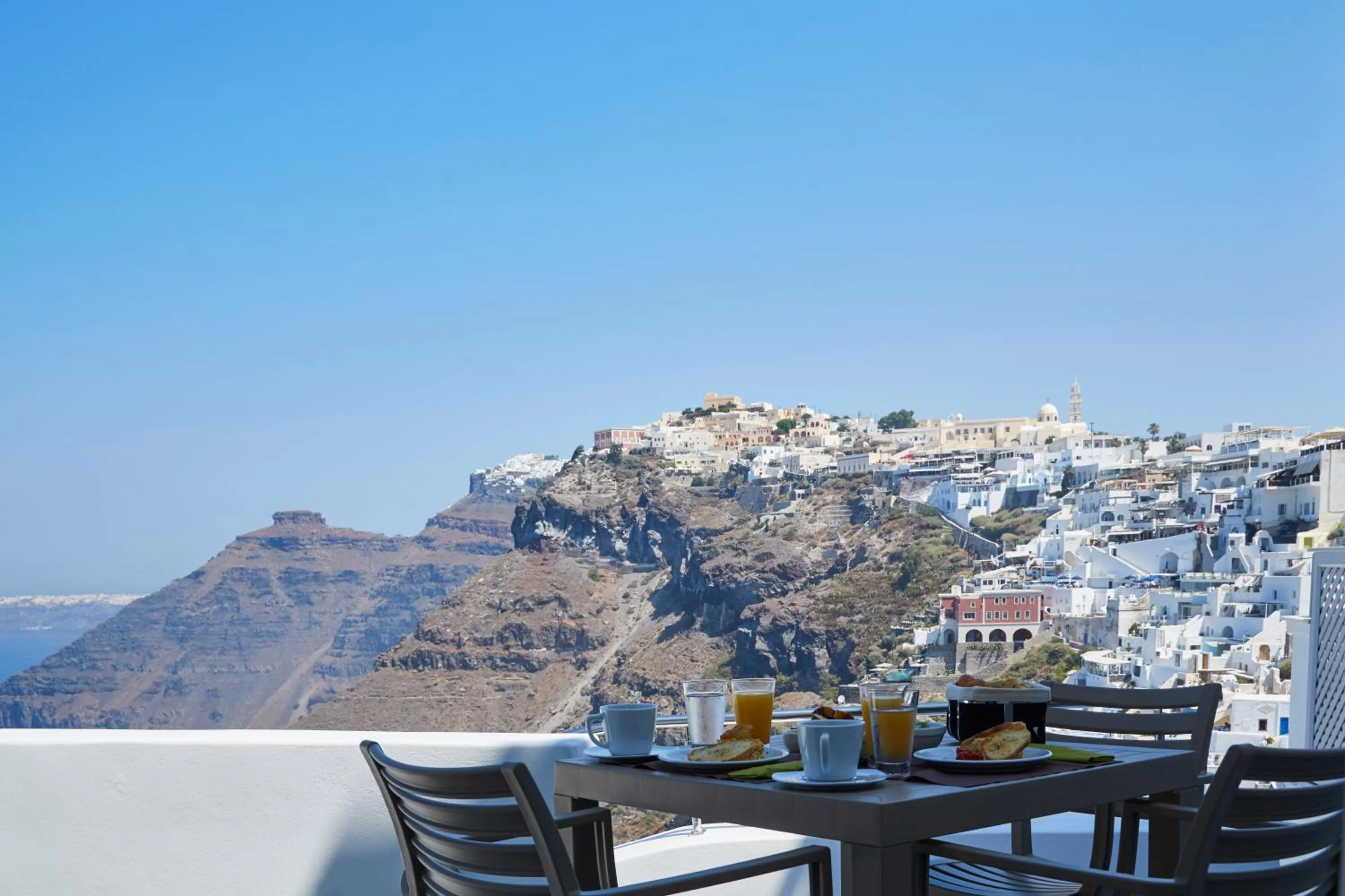 Breakfast in Aroma Suites