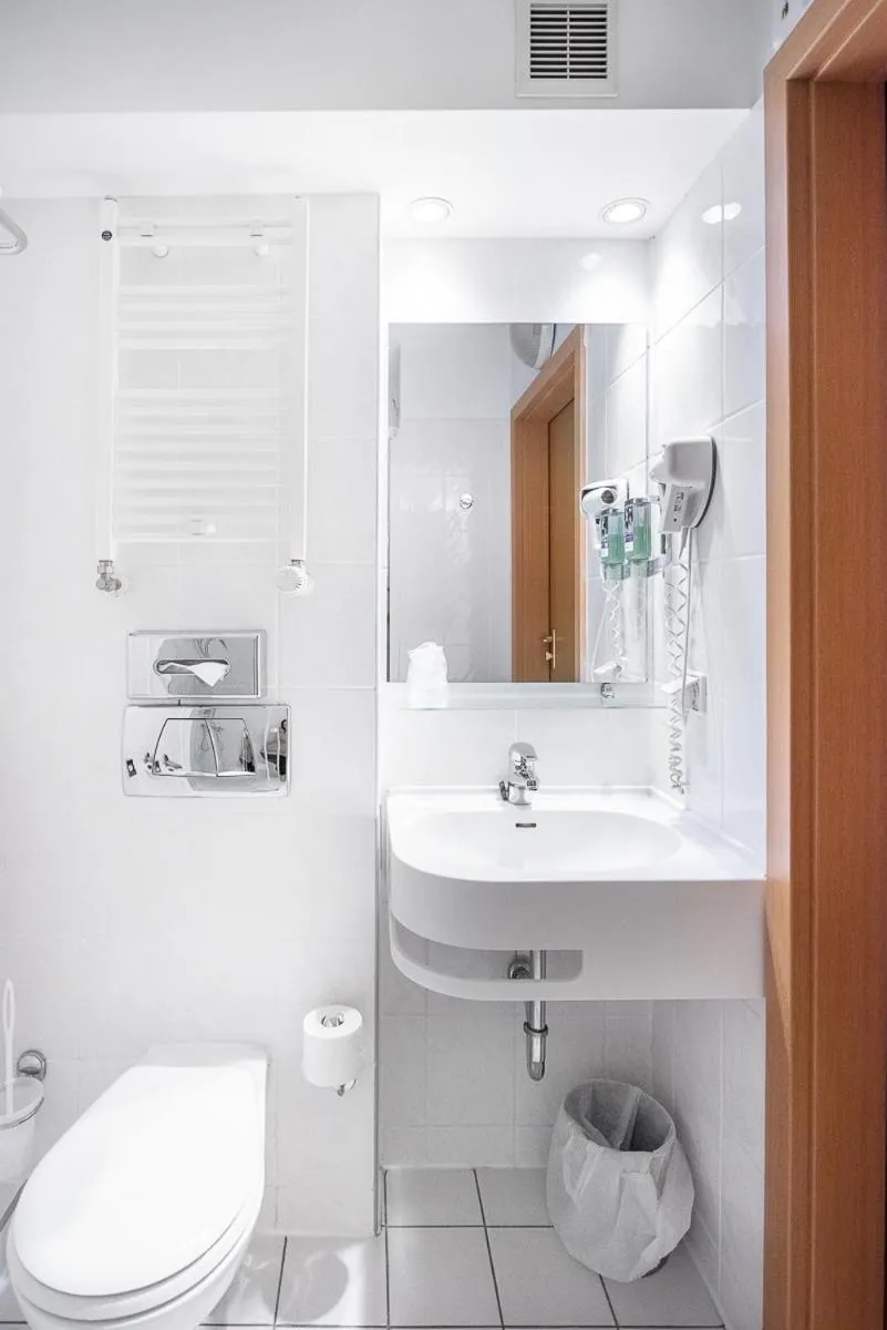 Bathroom in Mercure Opole
