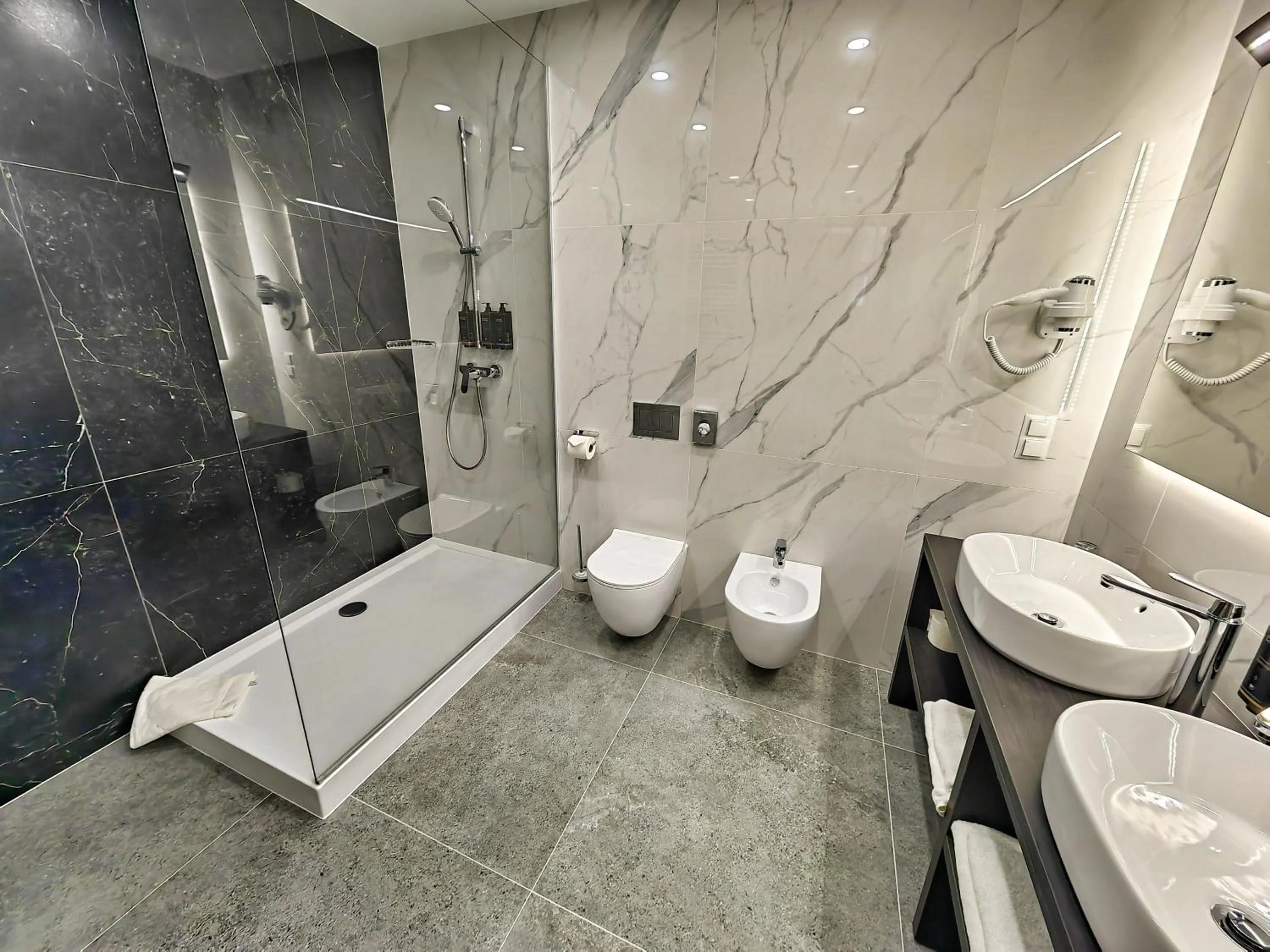 Shower in Mercure Opole