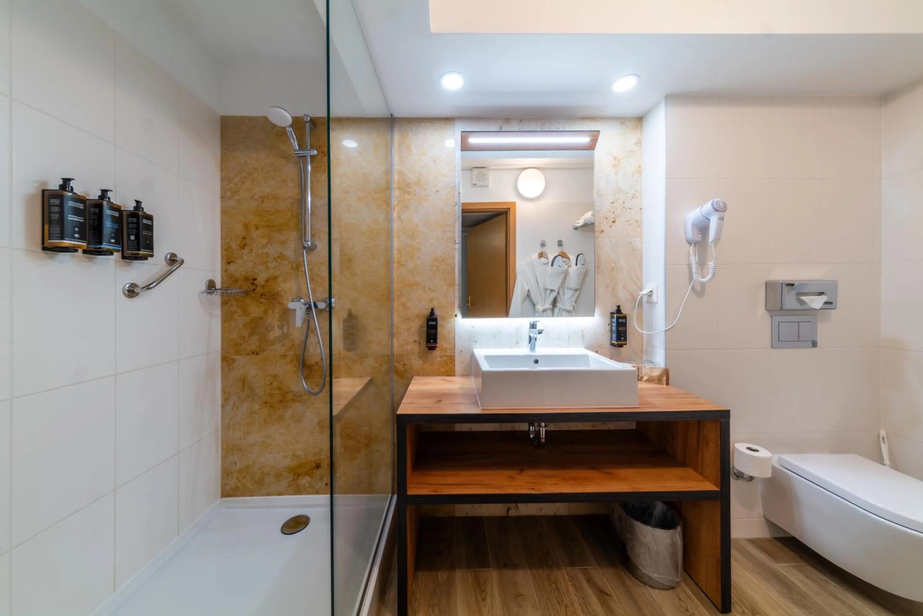 Bathroom in Mercure Opole