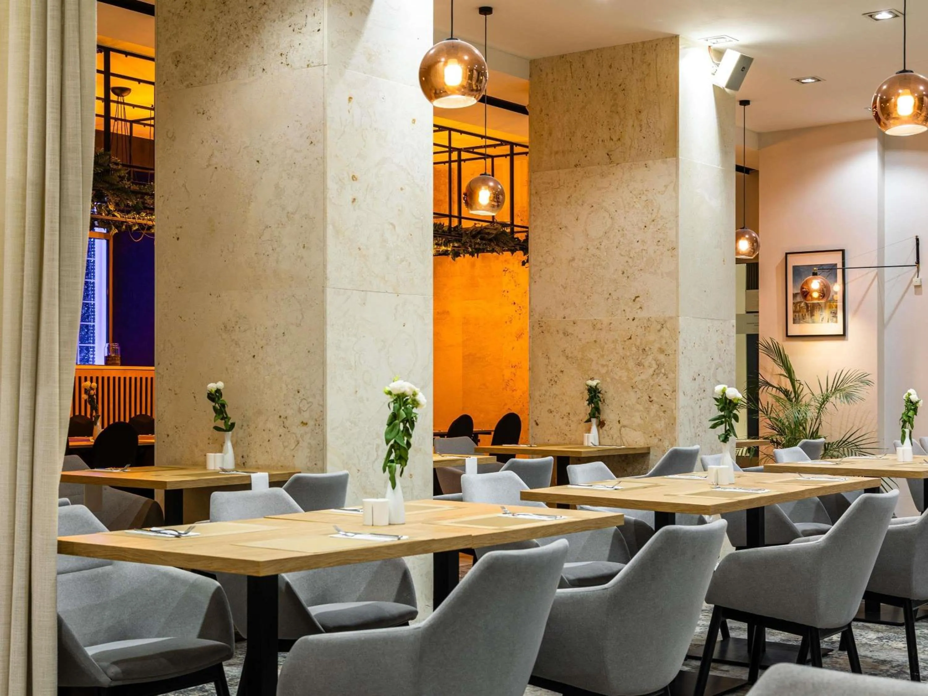 Restaurant/places to eat in Mercure Opole