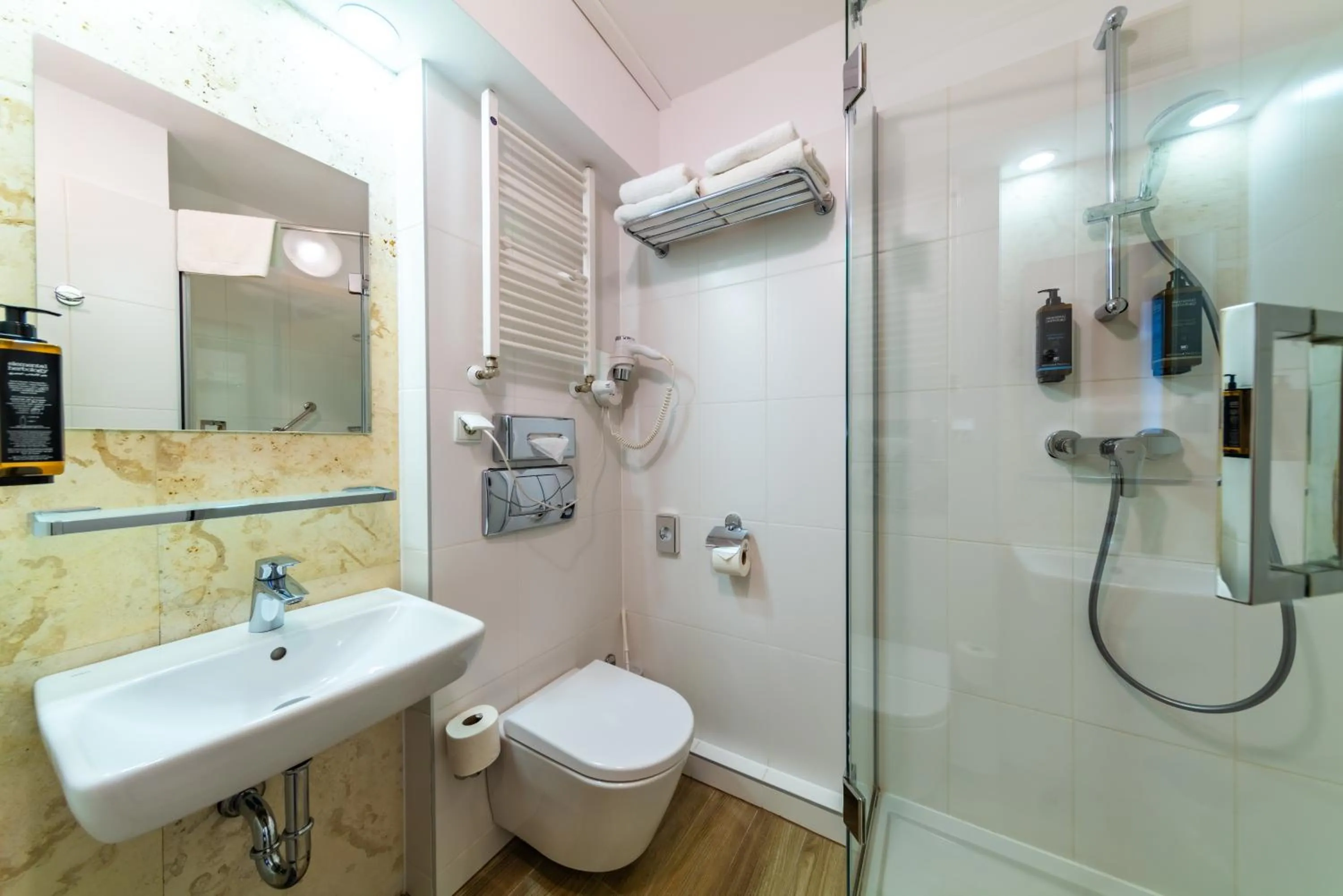 Bathroom in Mercure Opole