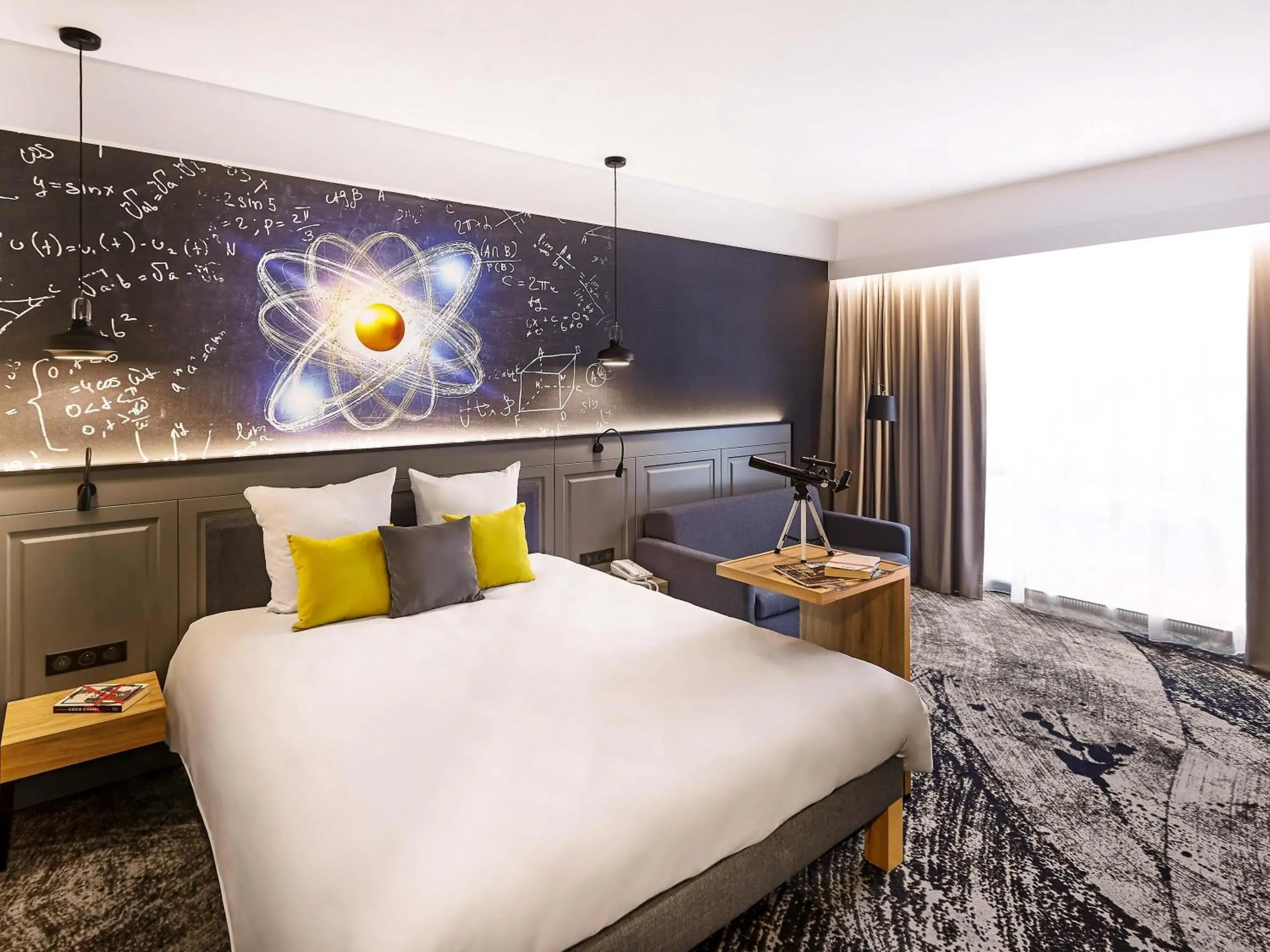 Privilege Room with One Double Bed and One Single Bed in Mercure Wrocław Centrum Privilege Room with One Double Bed and One Single Bed in Mercure Wrocław Centrum