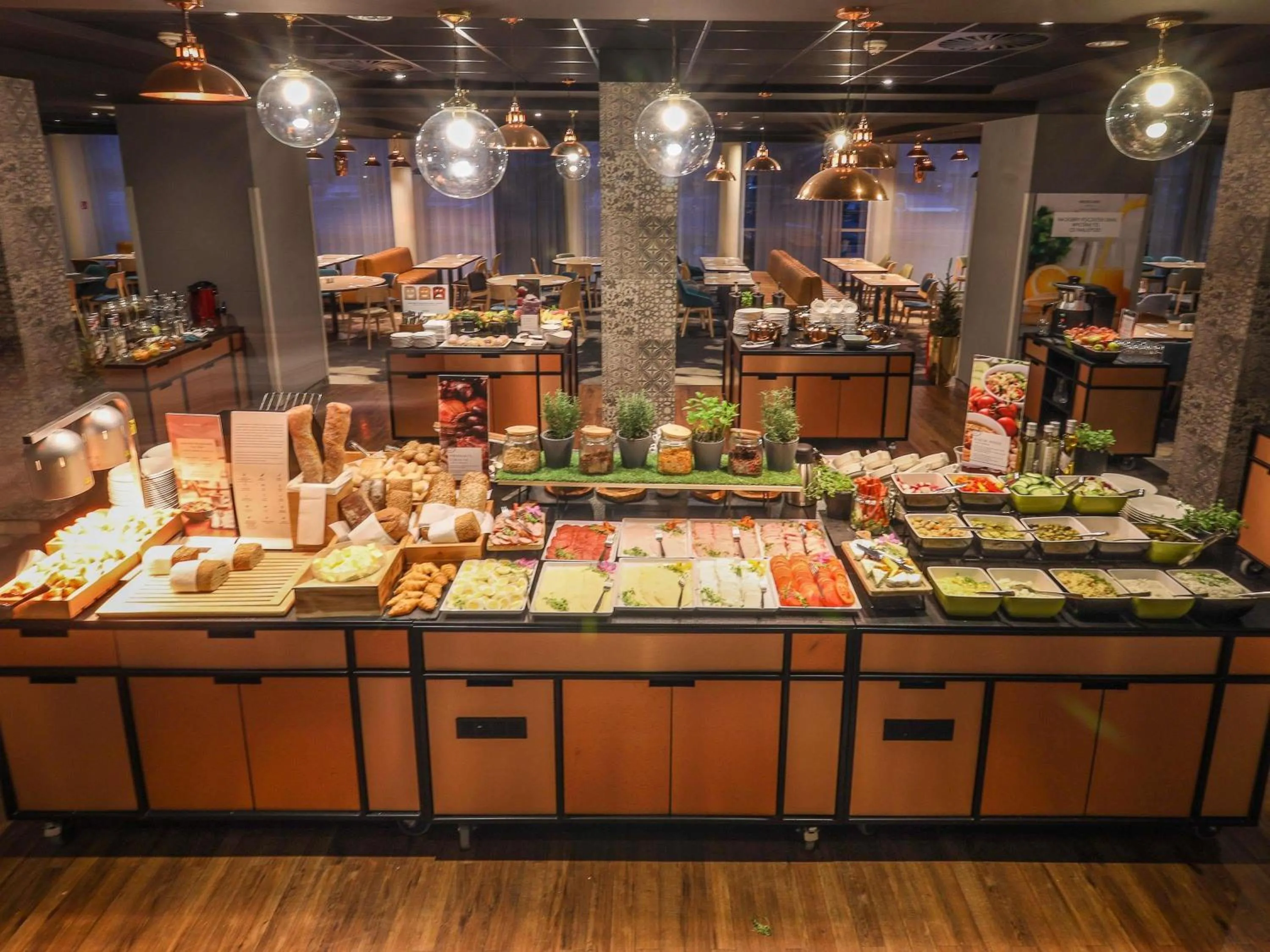 Restaurant/places to eat in Hotel Mercure Poznań Centrum