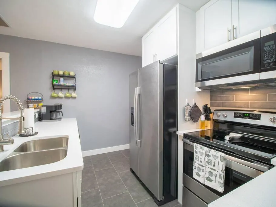 Homey Bungalow Convenient to Marietta and I-75!