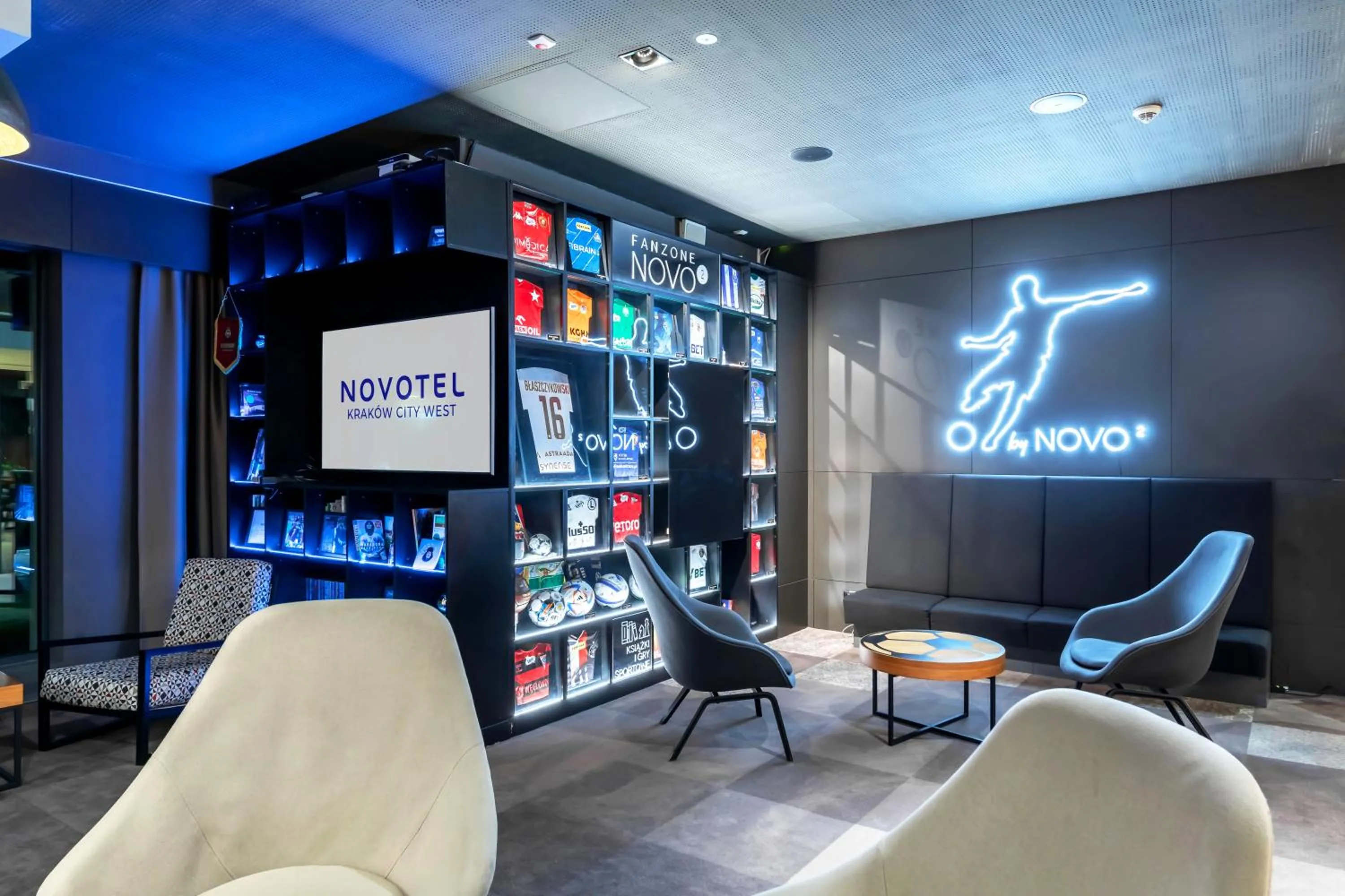 Communal lounge/ TV room in Novotel Kraków City West