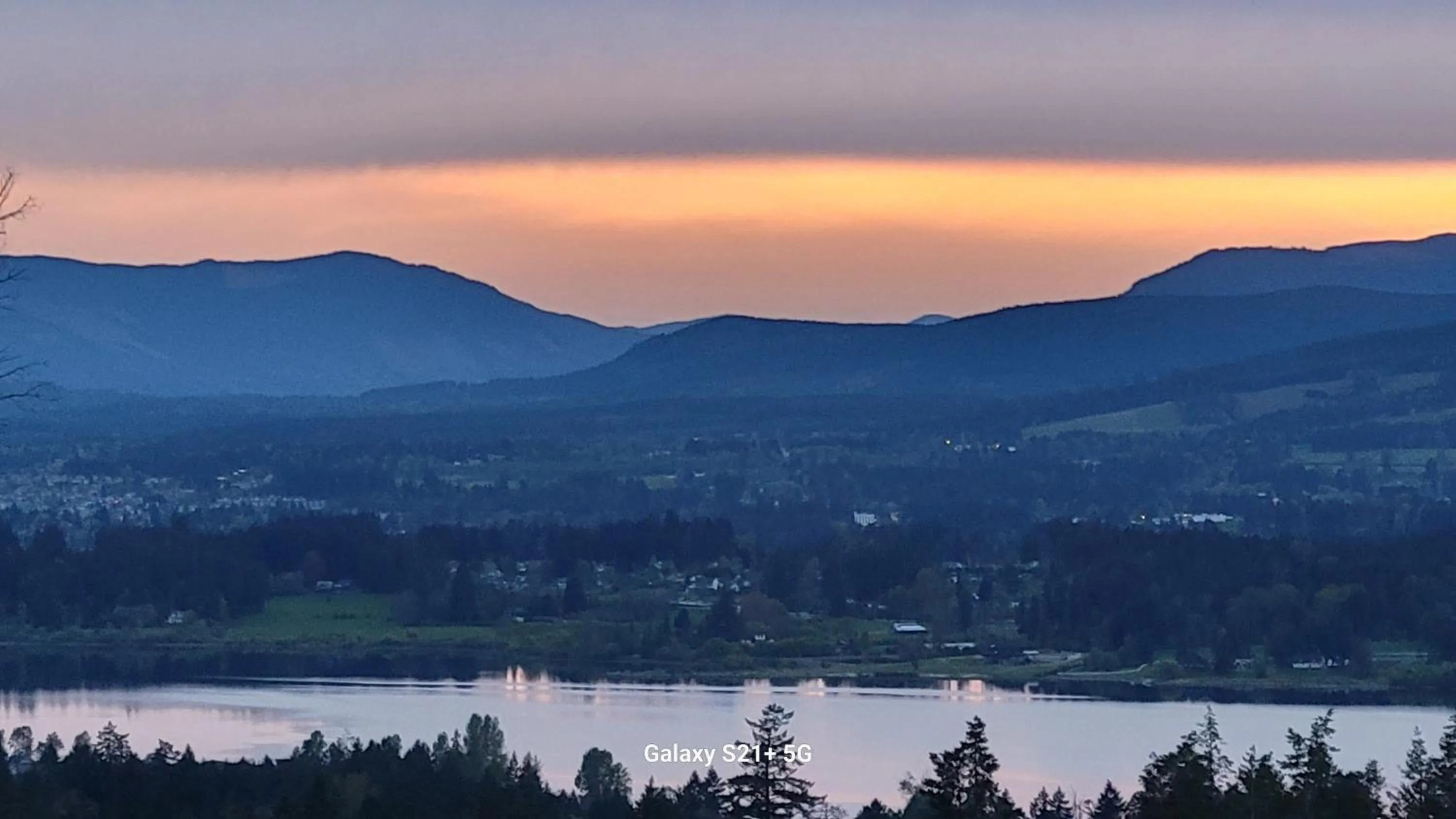 Lake view in M&M's Maple Bay Mountain Guesthouse