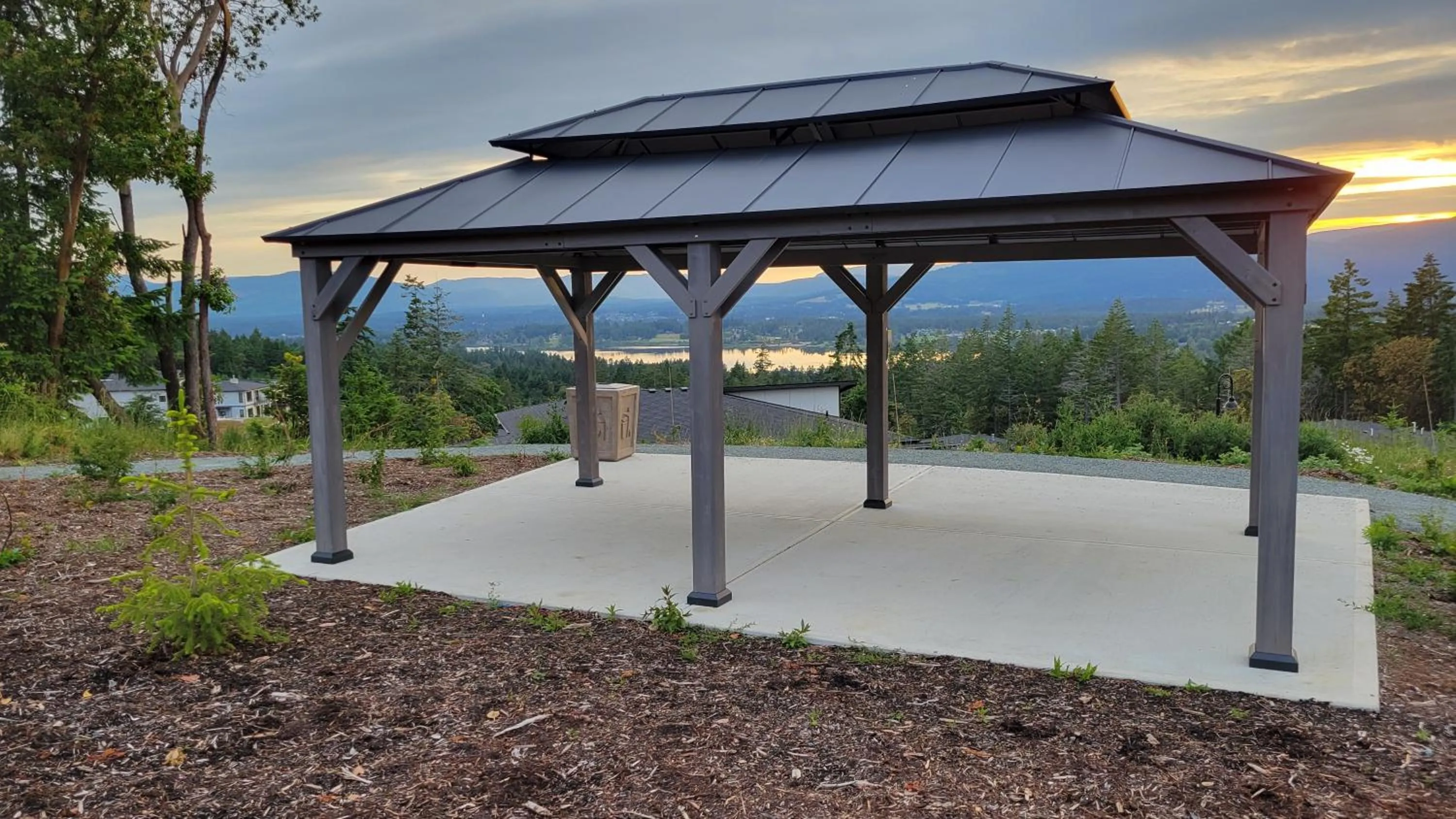 M&M's Maple Bay Mountain Guesthouse