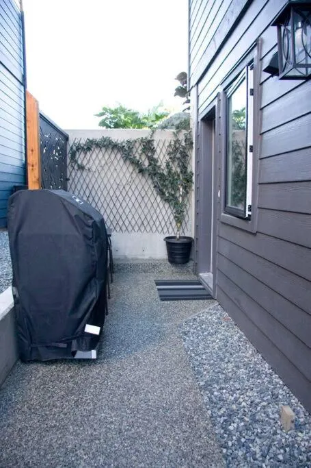 Property building in M&M's Maple Bay Mountain Guesthouse