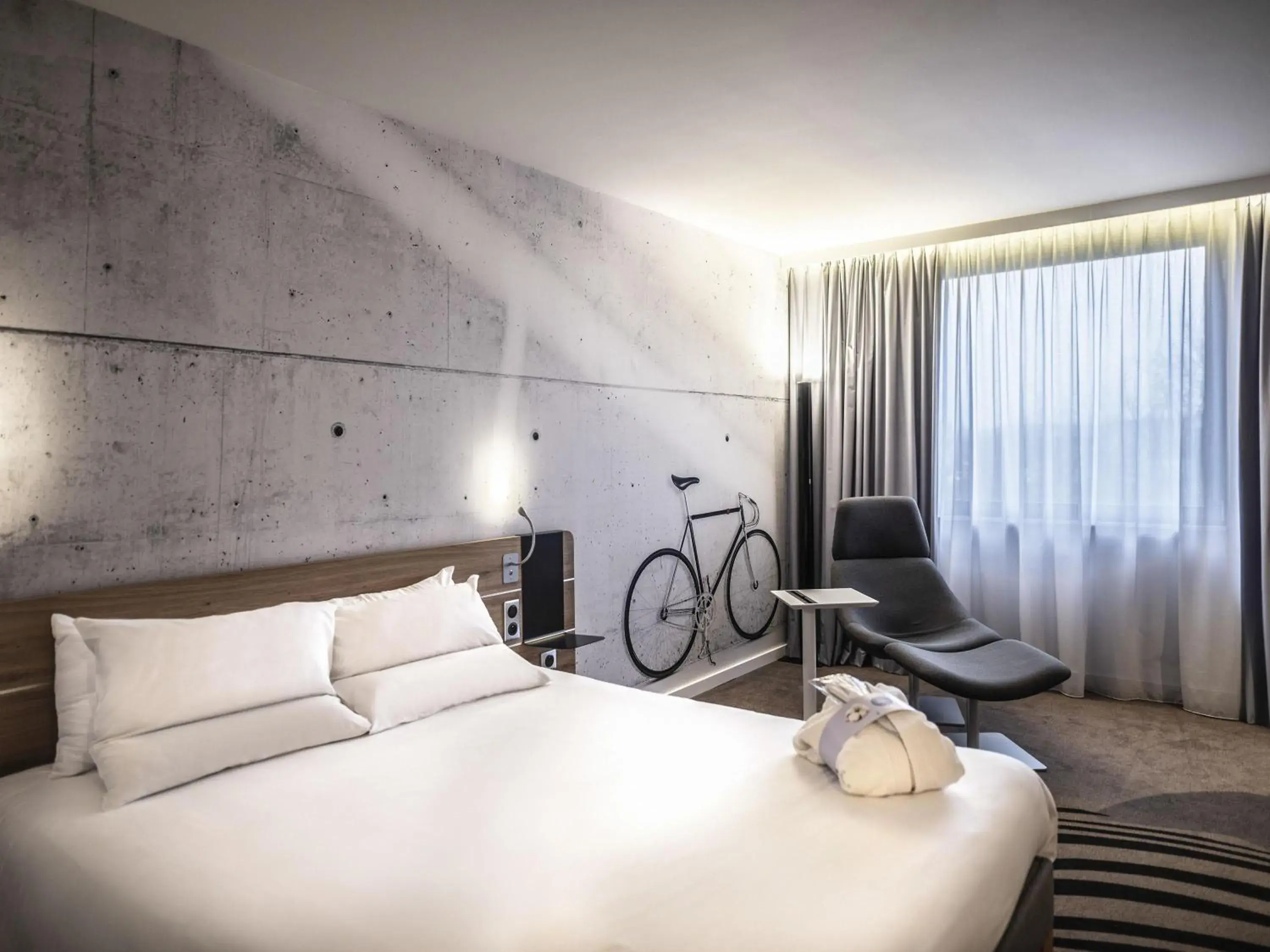 Standard Queen Room in Novotel Kraków Centrum Standard Queen Room in Novotel Kraków Centrum