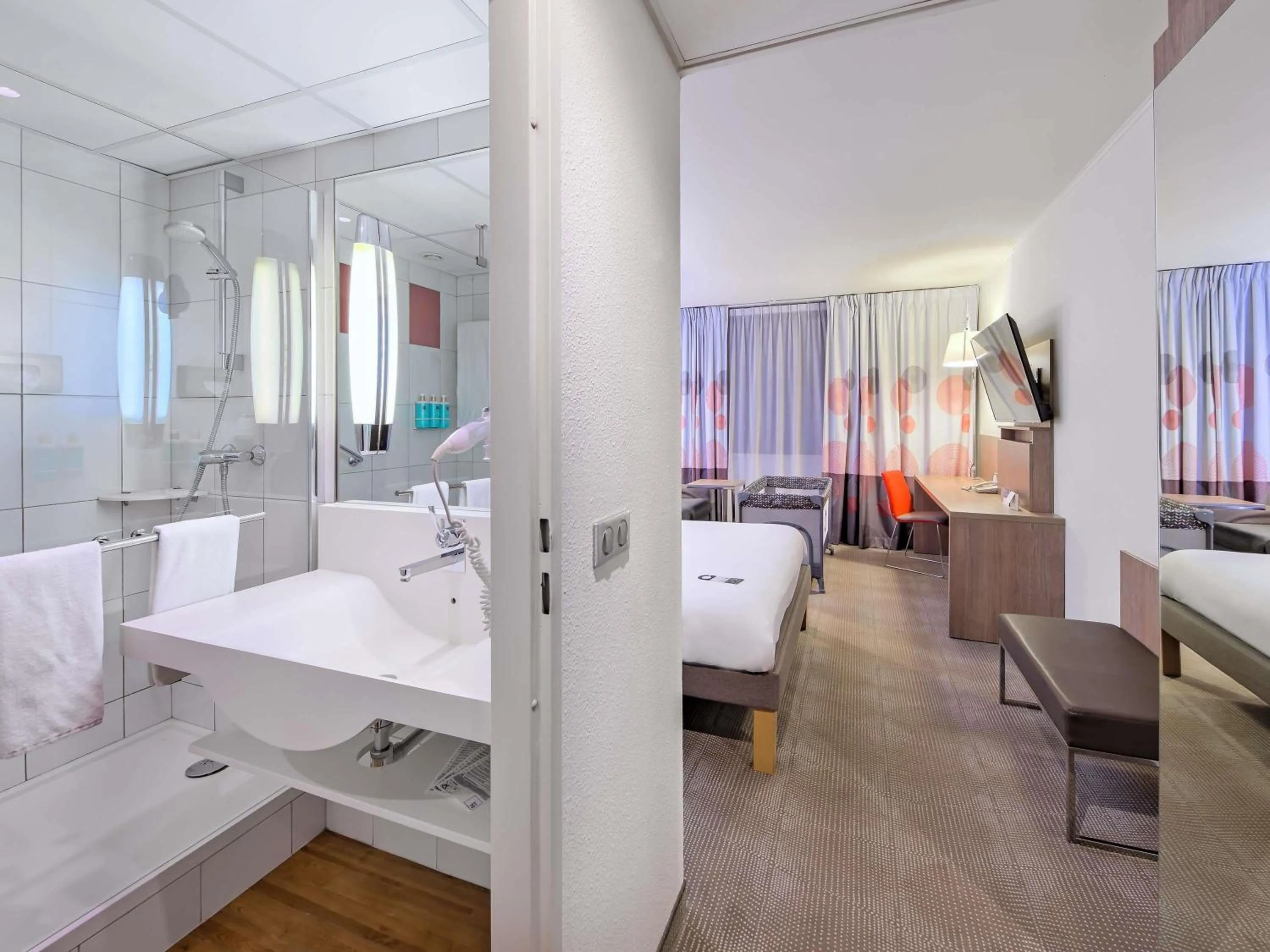 Bedroom in Novotel Kraków Centrum