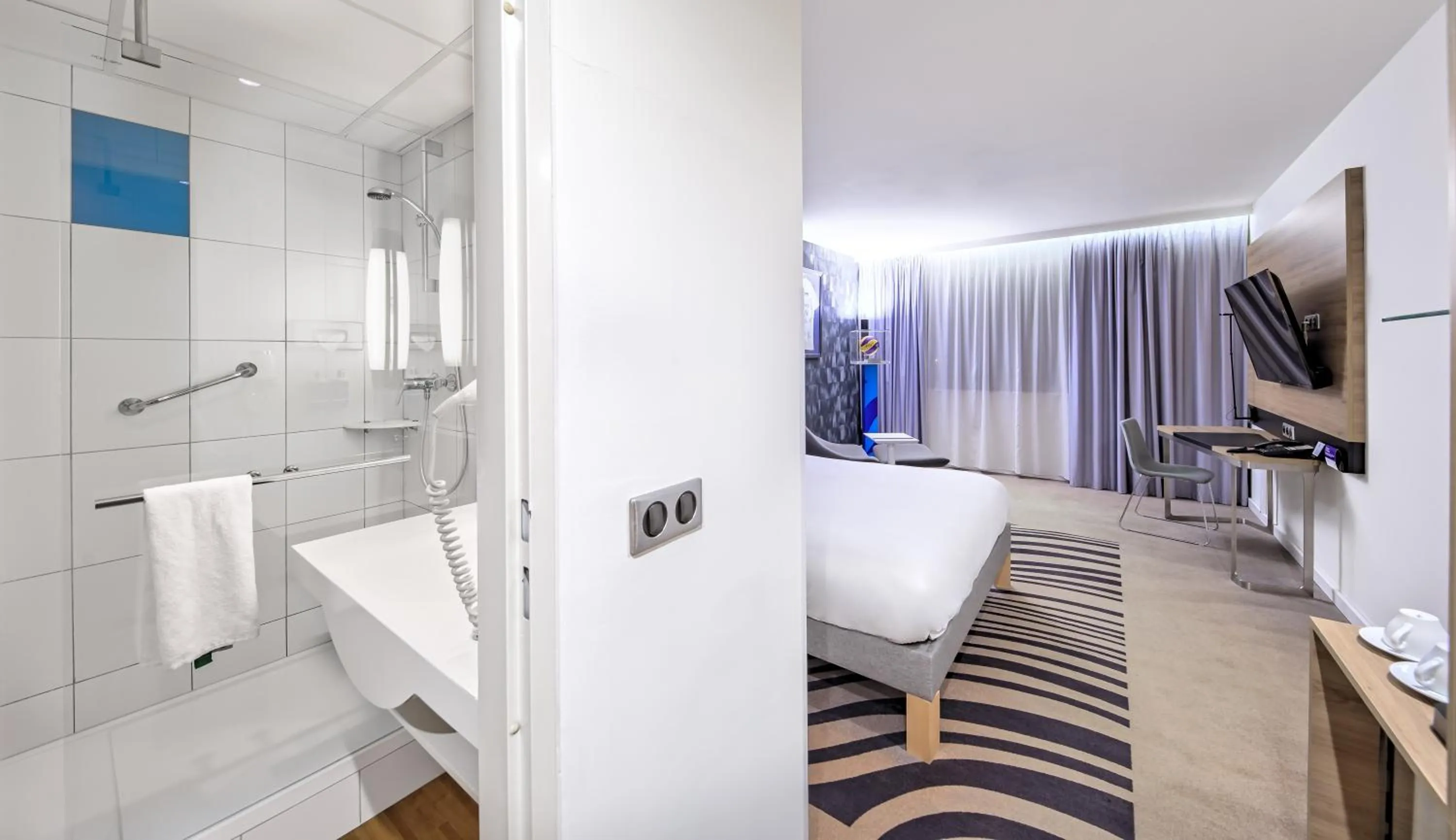 Shower in Novotel Kraków Centrum