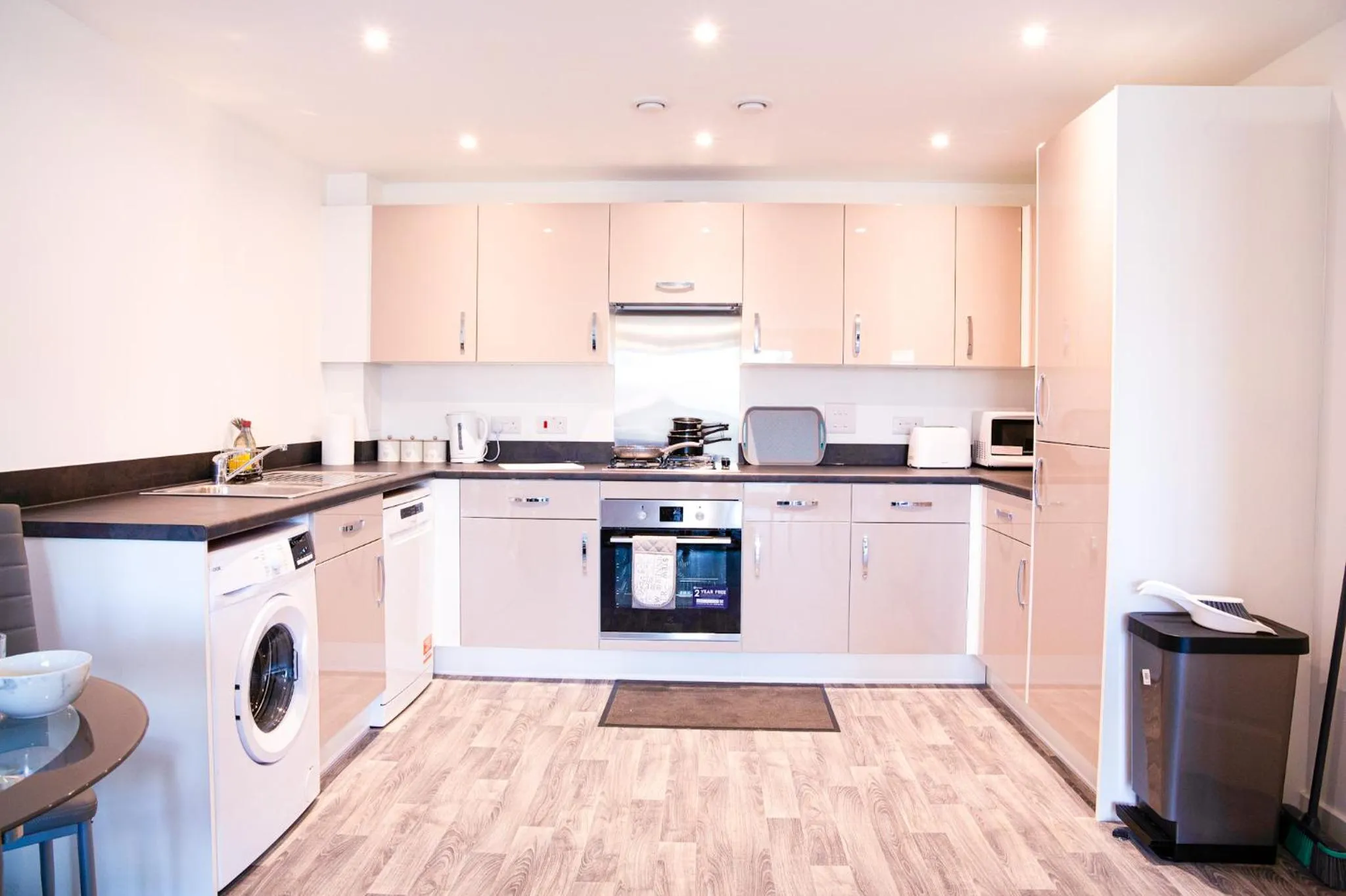 Kitchen or kitchenette in A luxury 2 bedroom apartment with 2 free parking