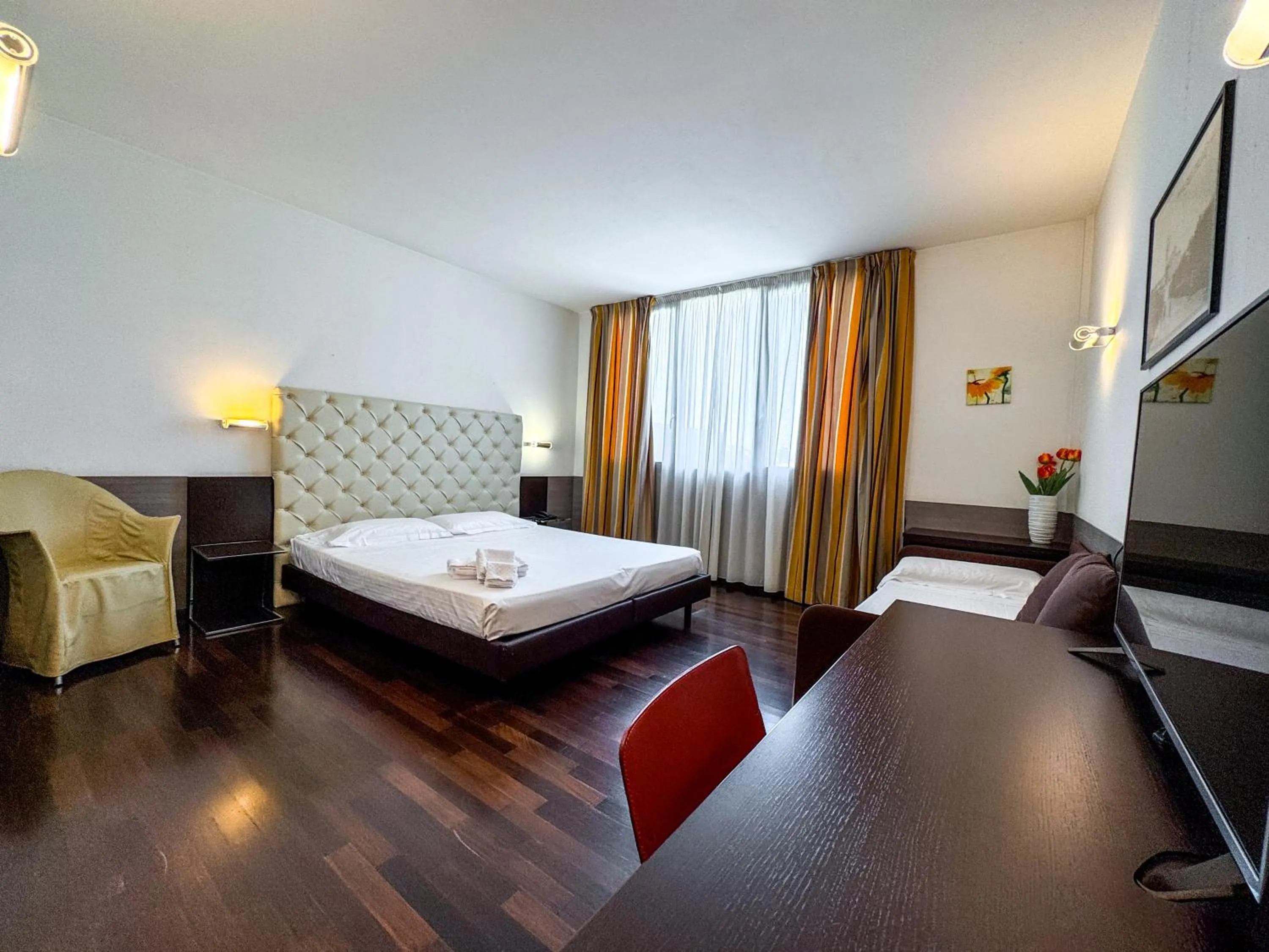 Bedroom, Bed in Continental Urban Art Hotel