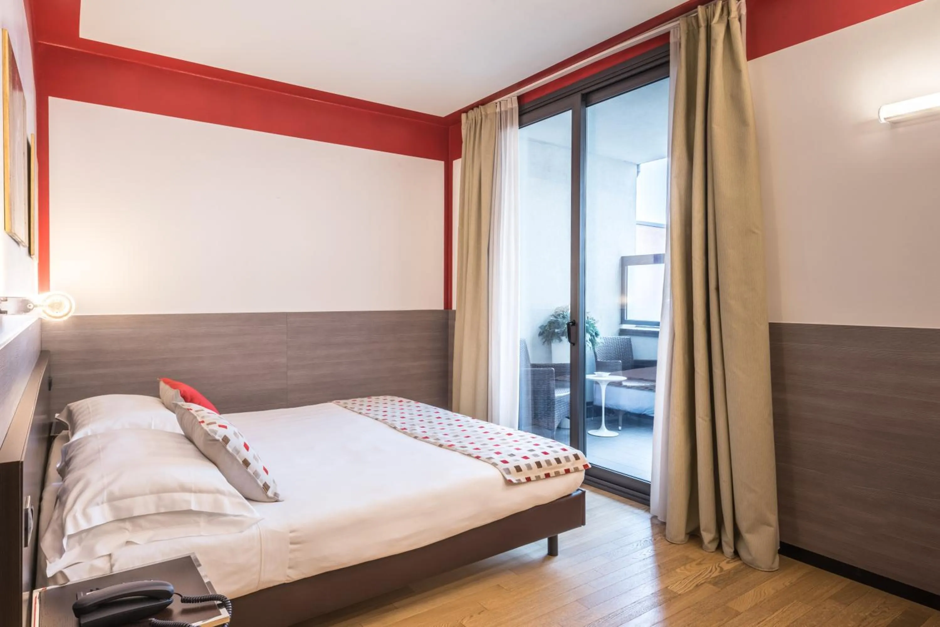 Bedroom, Bed in Continental Urban Art Hotel