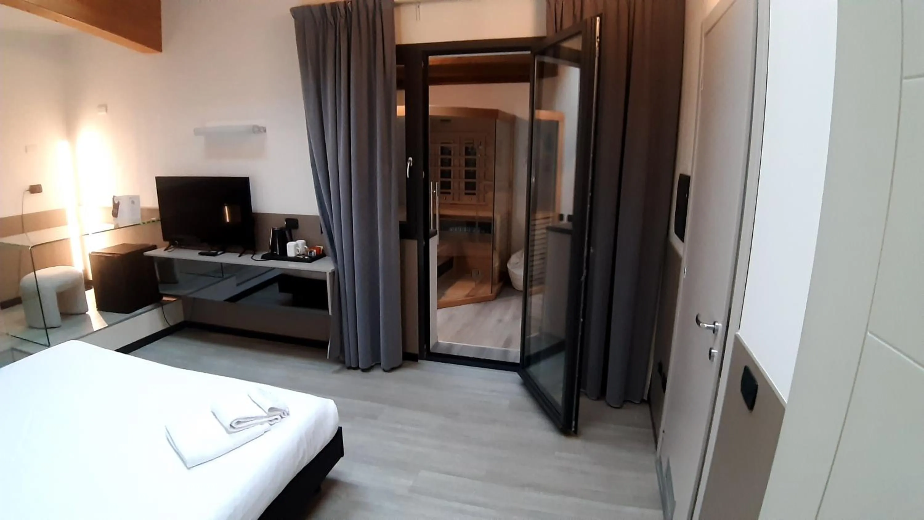 Photo of the whole room, Bed in Continental Urban Art Hotel