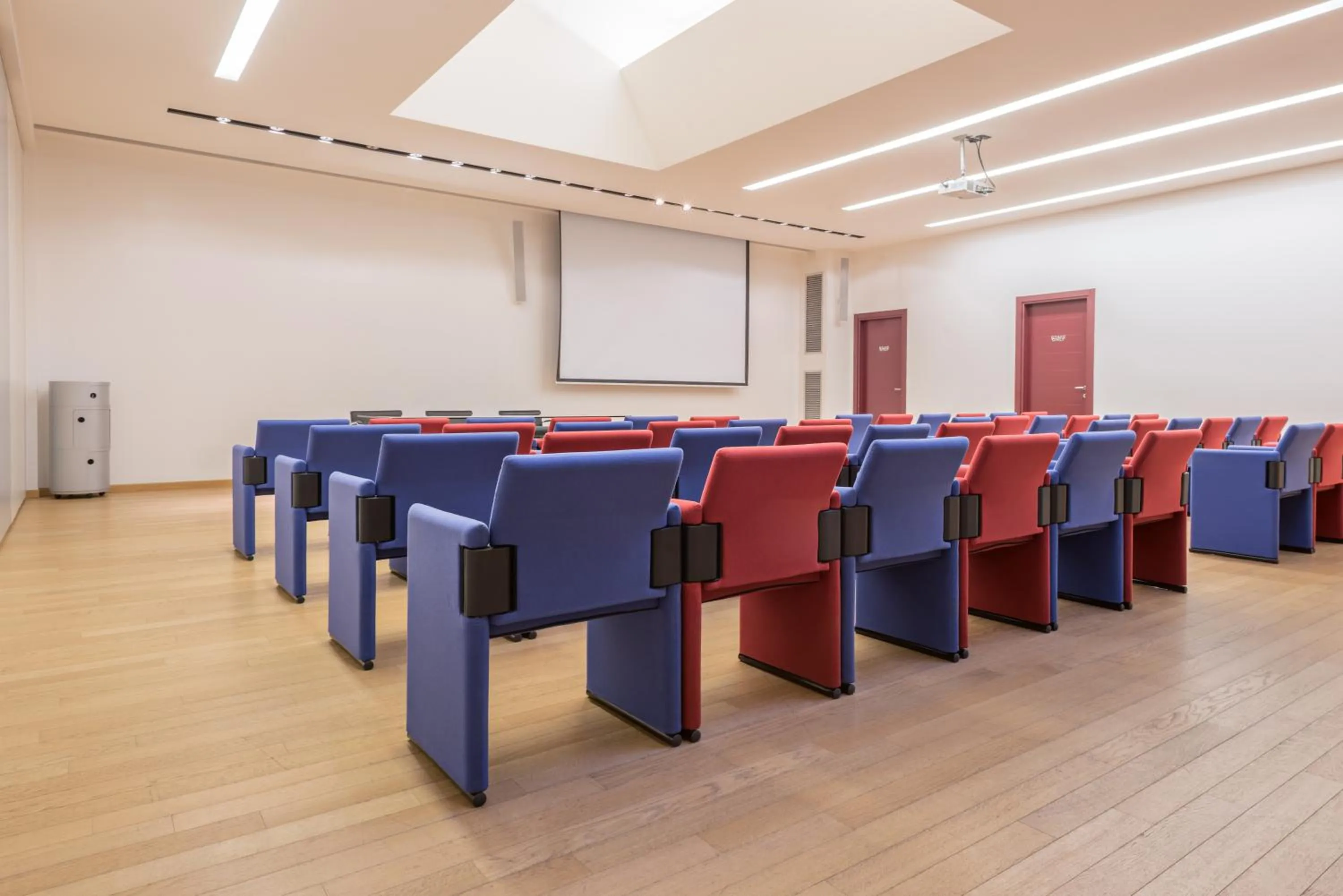 Meeting/conference room in Continental Urban Art Hotel