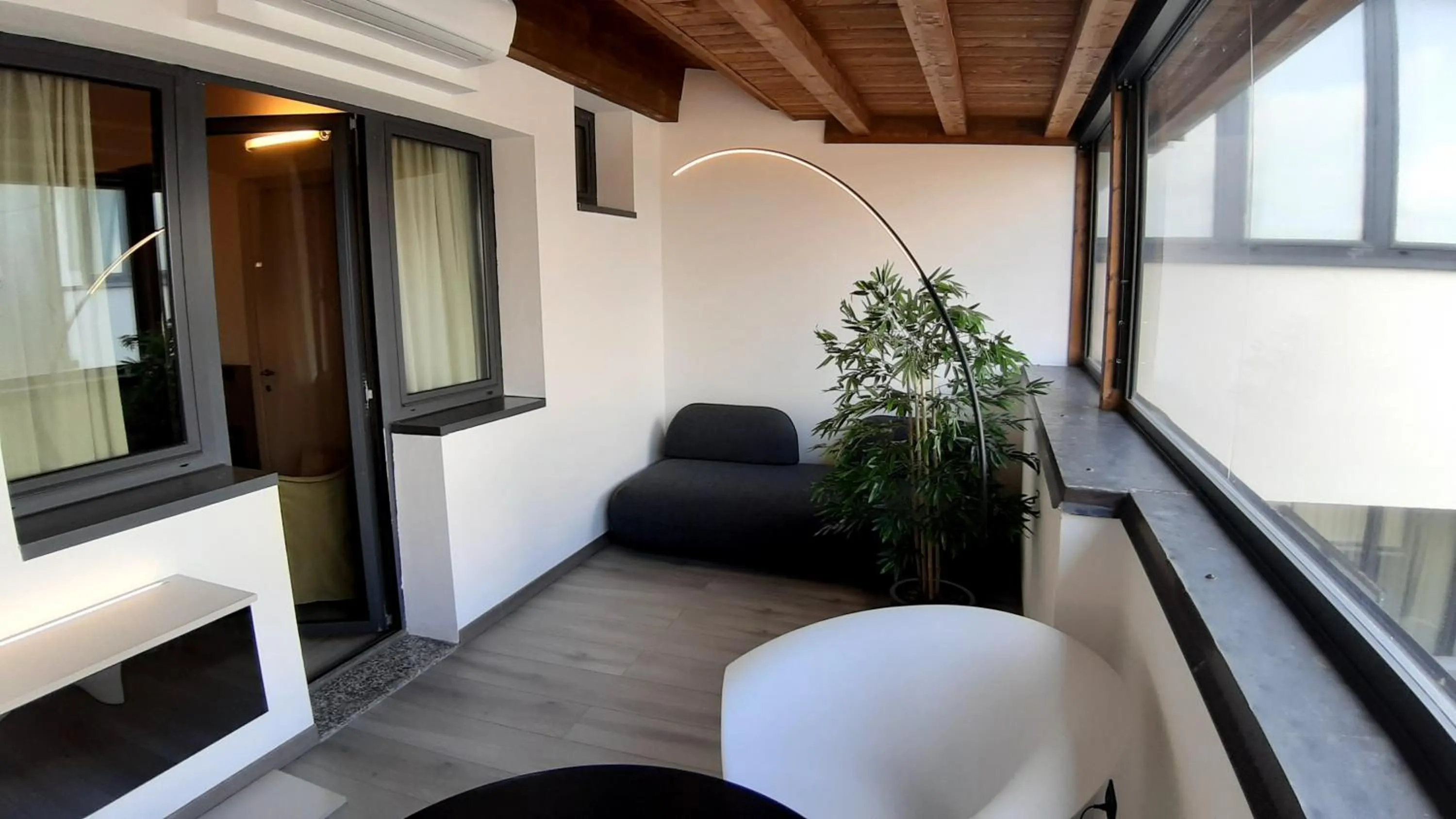 Seating area in Continental Urban Art Hotel