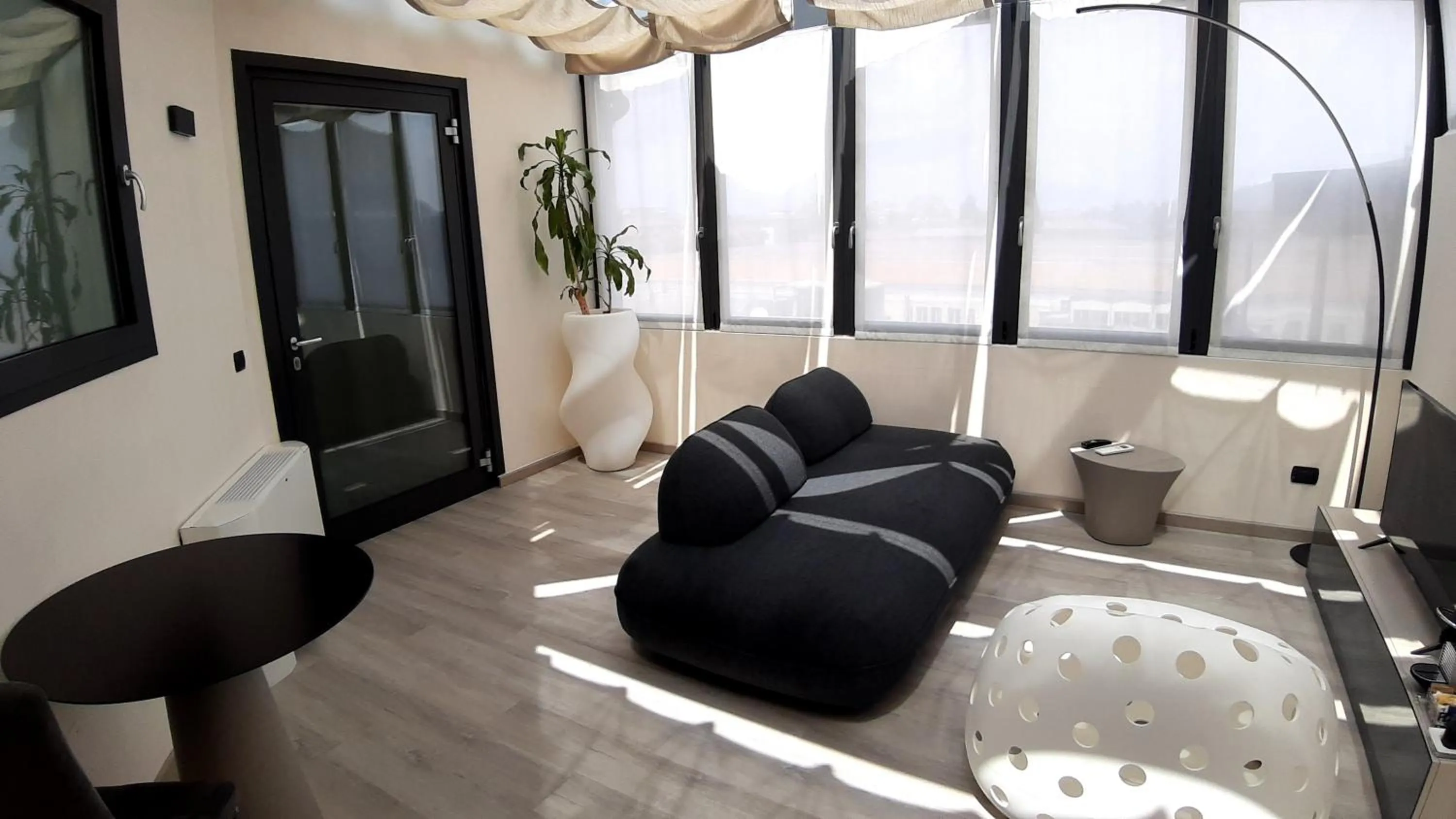 Seating area in Continental Urban Art Hotel