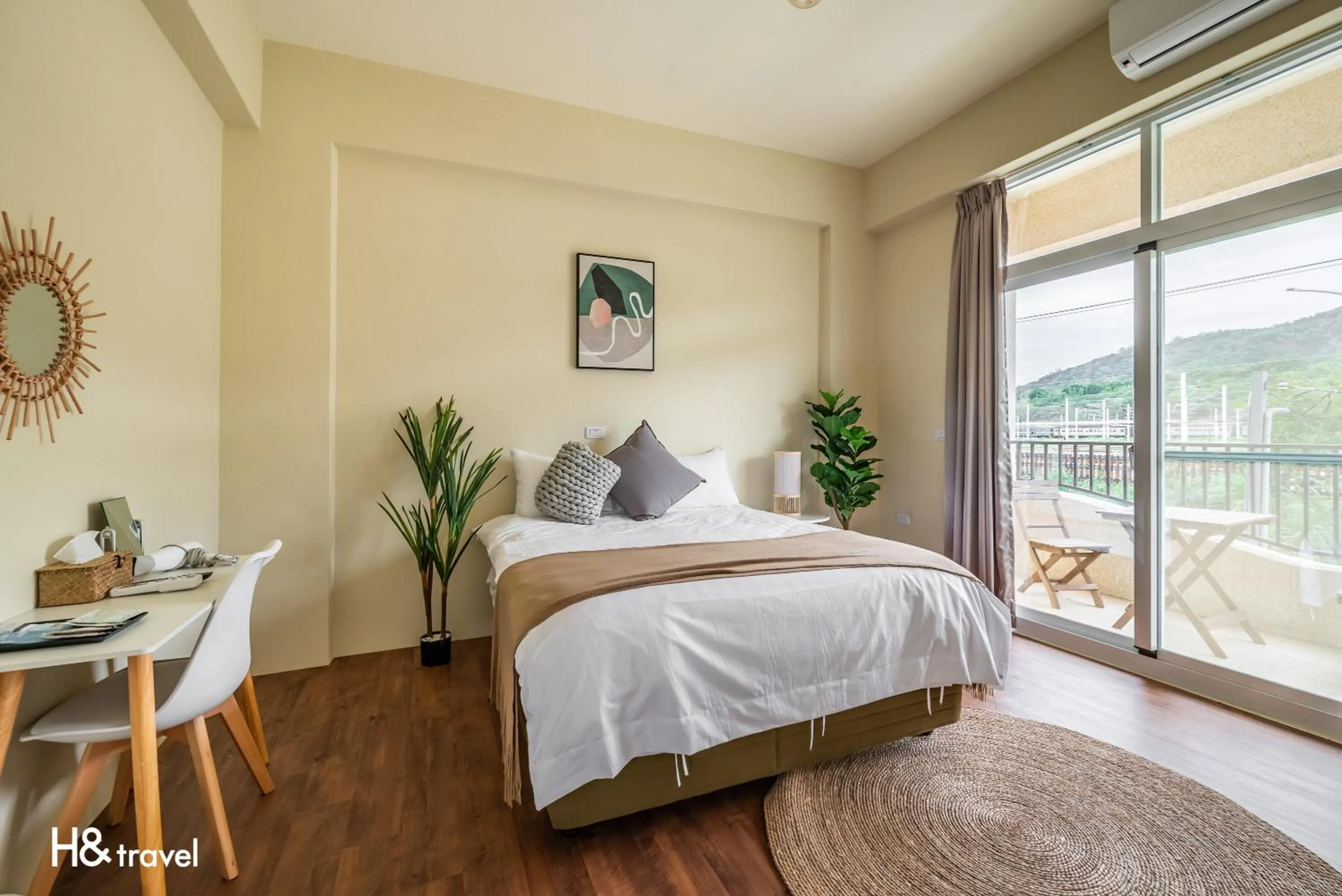 Photo of the whole room, Bed in Taitung Yu Krung Smart Stay