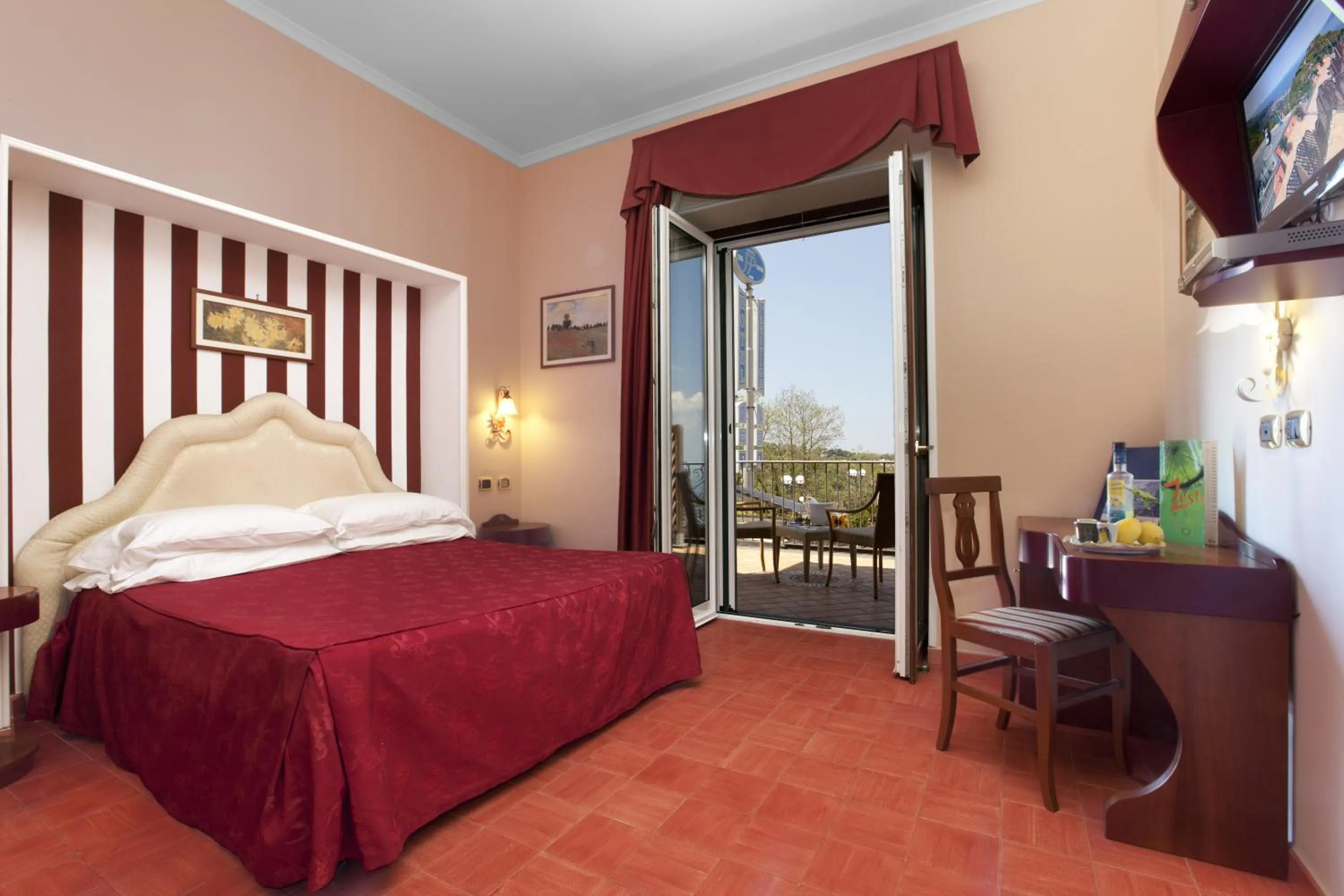 Day, Bed in Hotel Prestige