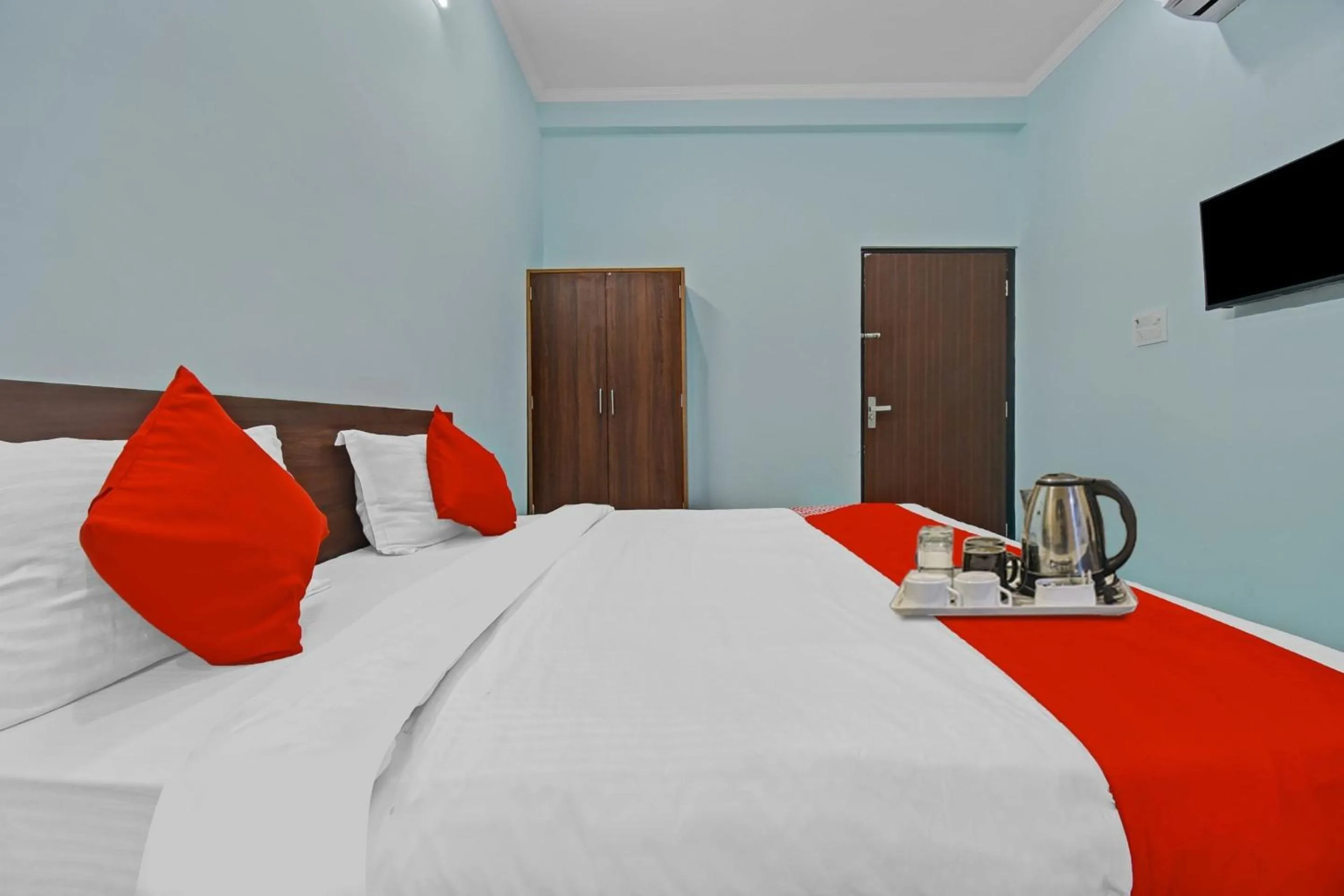 Facade/entrance, Bed in Hotel O Ansh Plaza