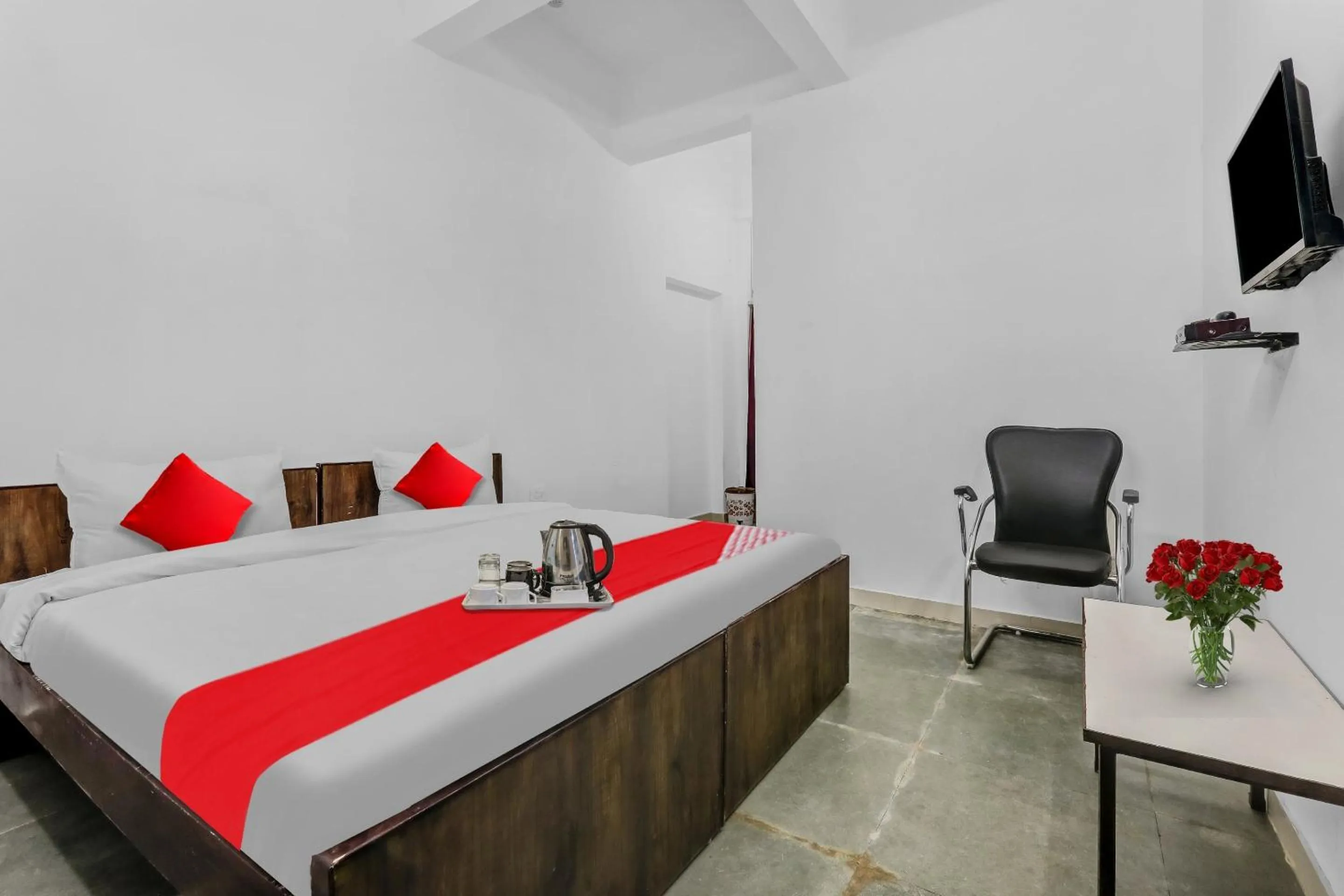 Bedroom, Bed in Hotel O Star Stay Guest house opposite Kendriya Bhawan