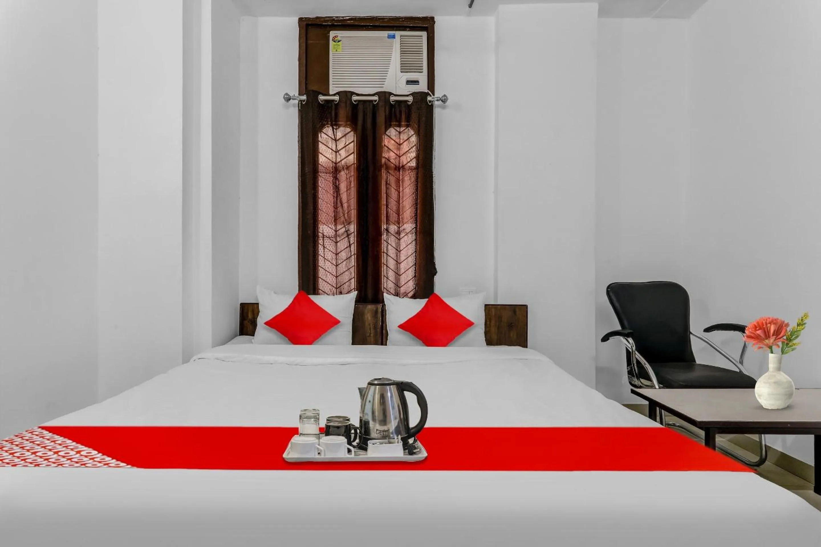 Bedroom, Bed in Hotel O Star Stay Guest house opposite Kendriya Bhawan