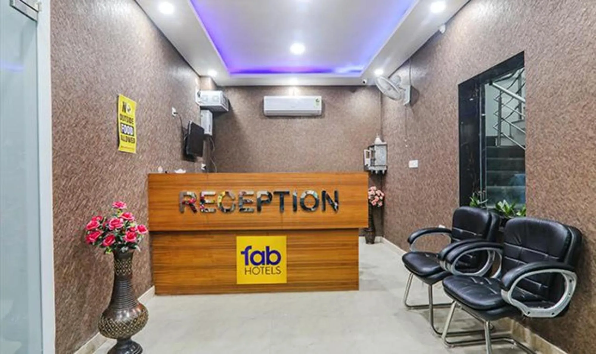 Lobby or reception in FabExpress North Inn