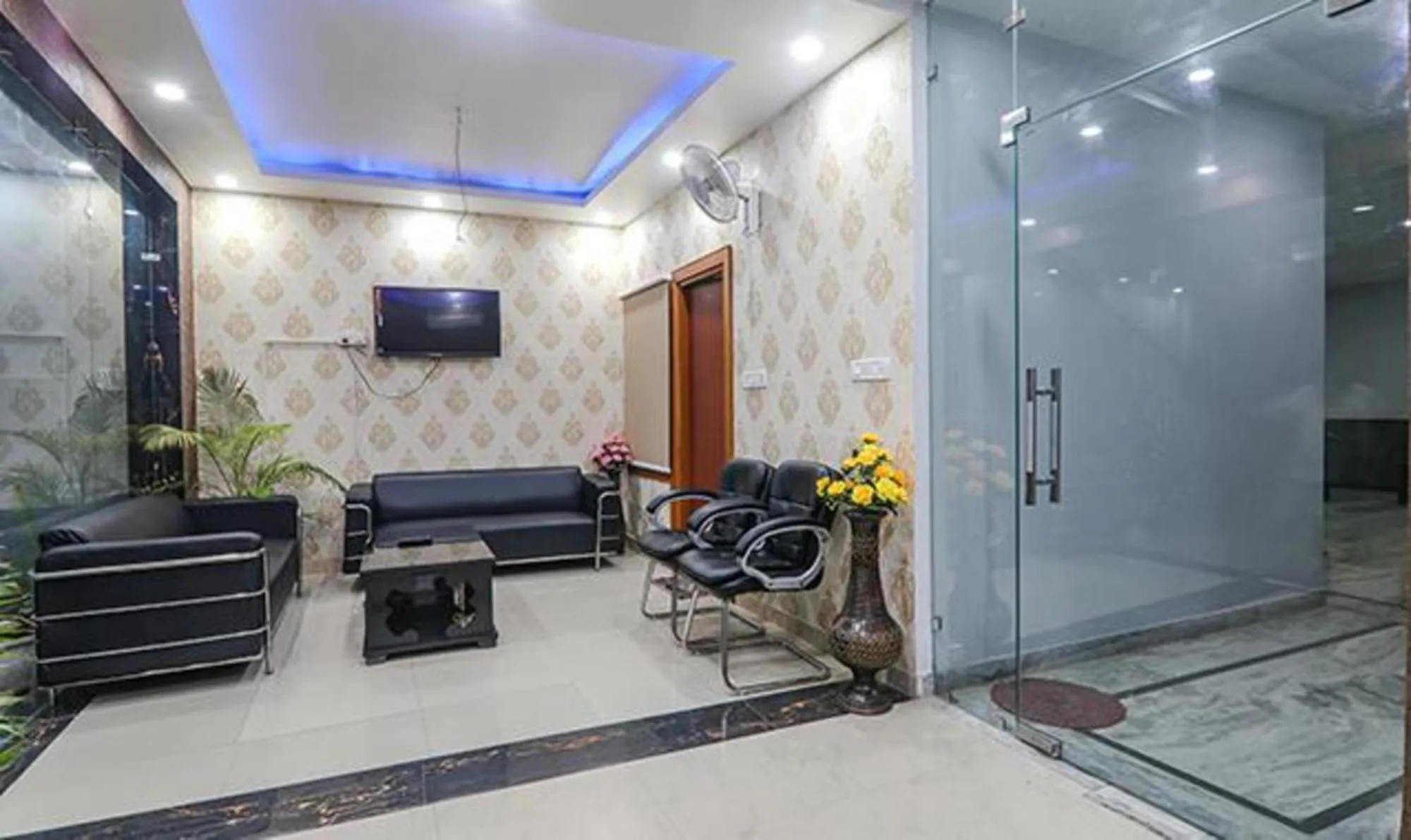 Seating area in FabExpress North Inn