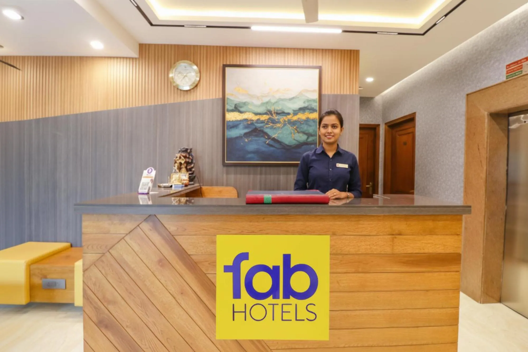 Lobby or reception in FabHotel RR Residency - DLF Cyber City, Gurugram