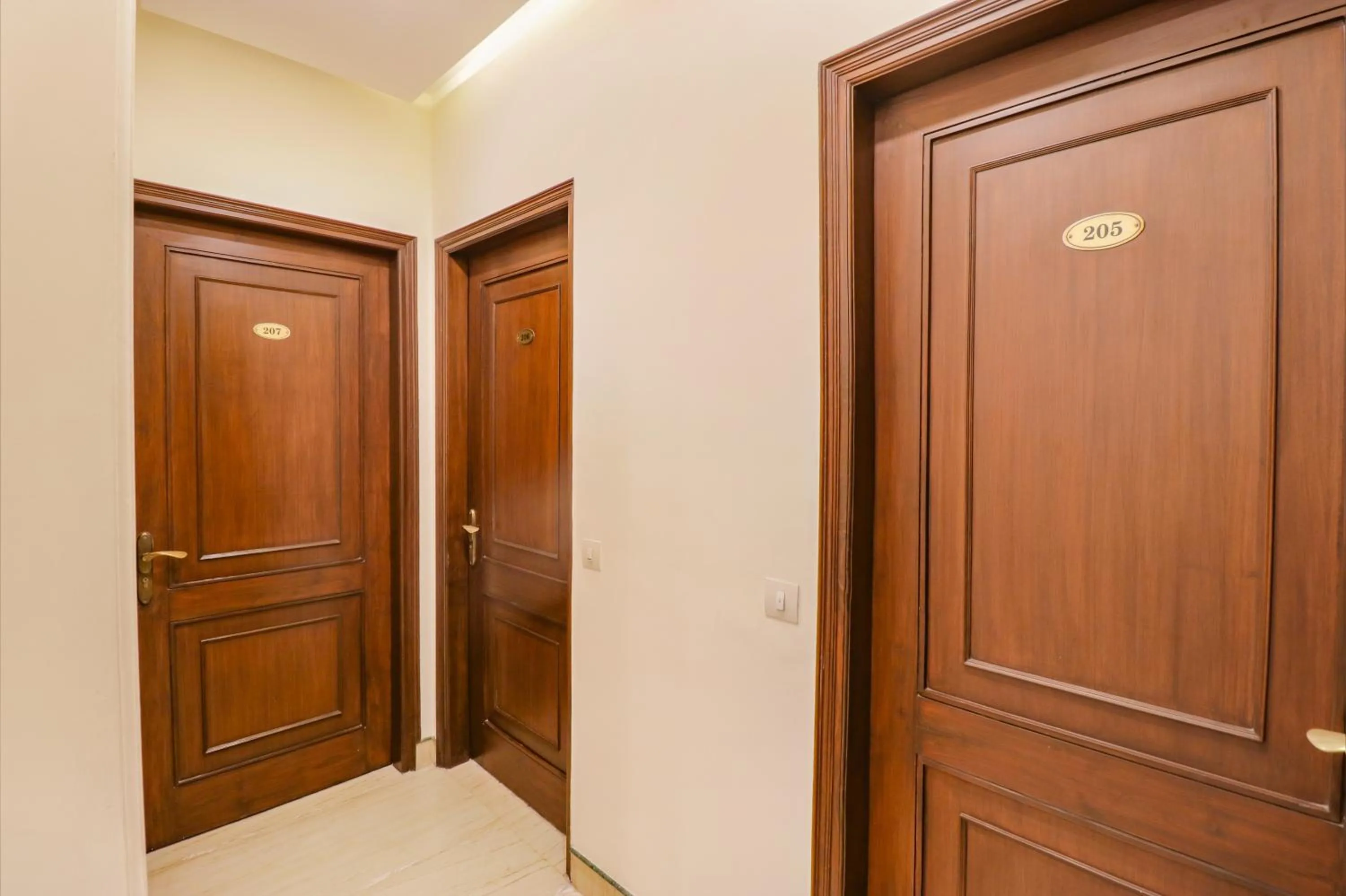 Lobby or reception in FabHotel RR Residency - DLF Cyber City, Gurugram