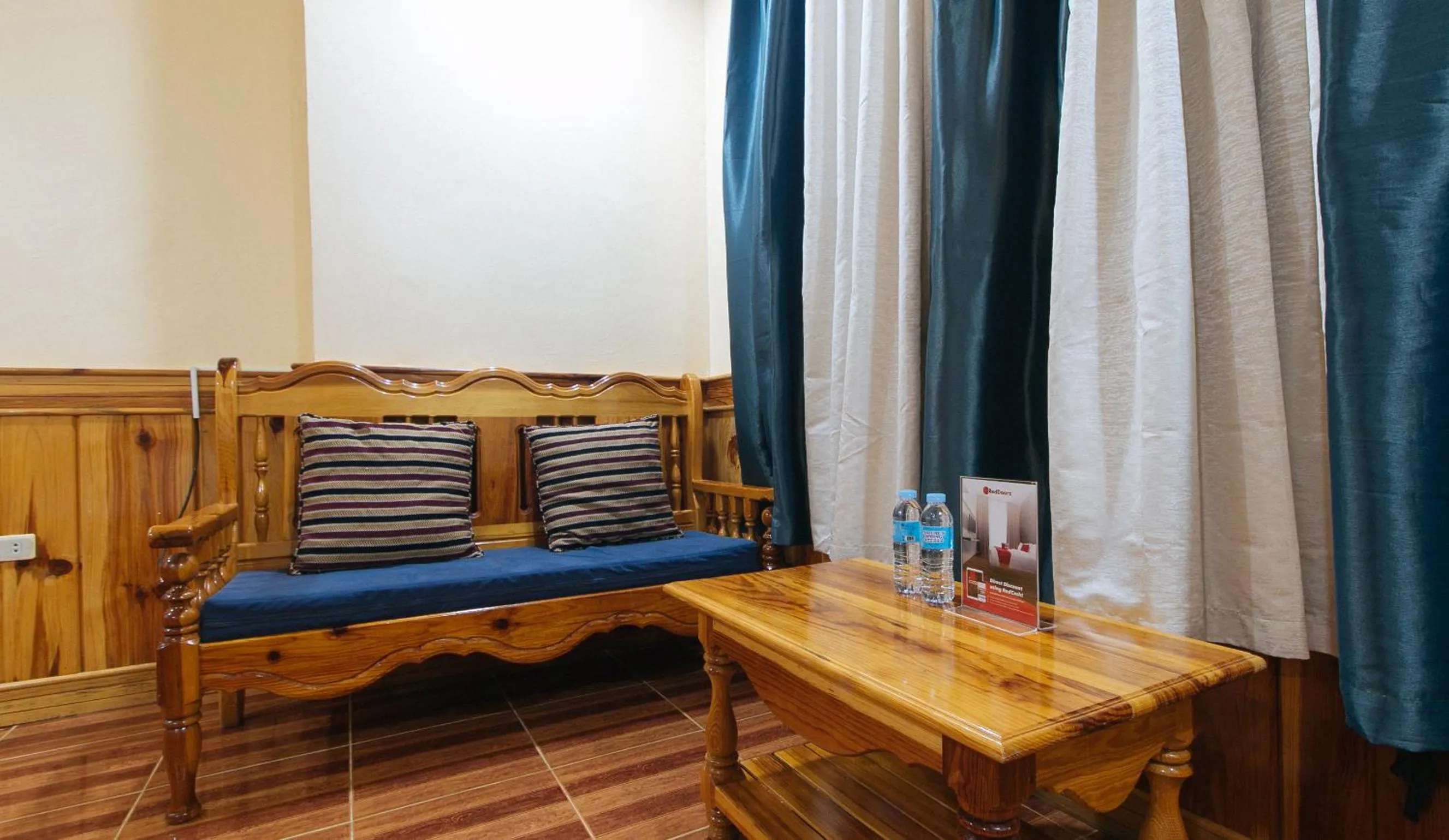 Seating area in RedDoorz @ Sagada Sunrise View Homestay