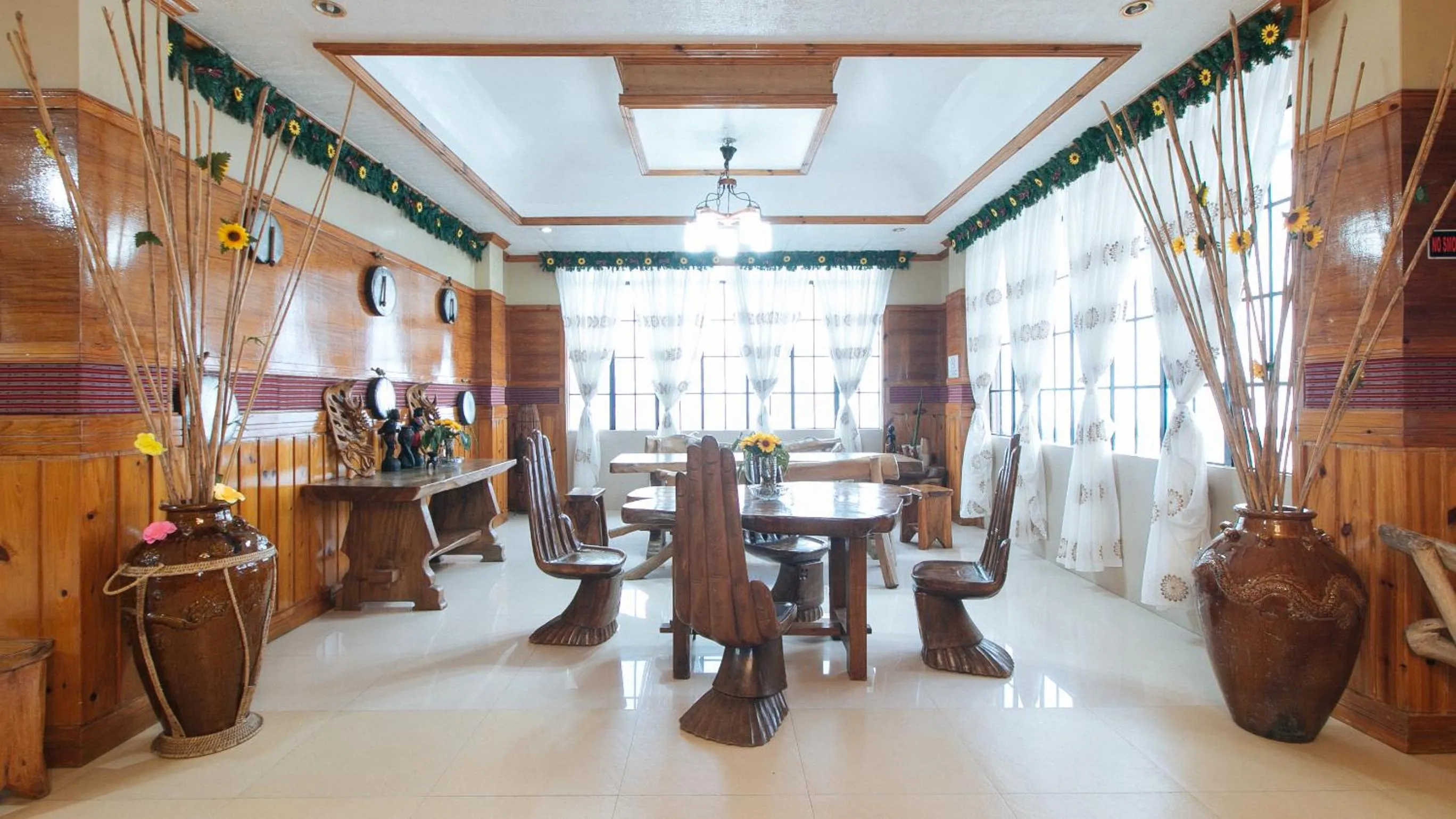 Seating area in RedDoorz @ Sagada Sunrise View Homestay