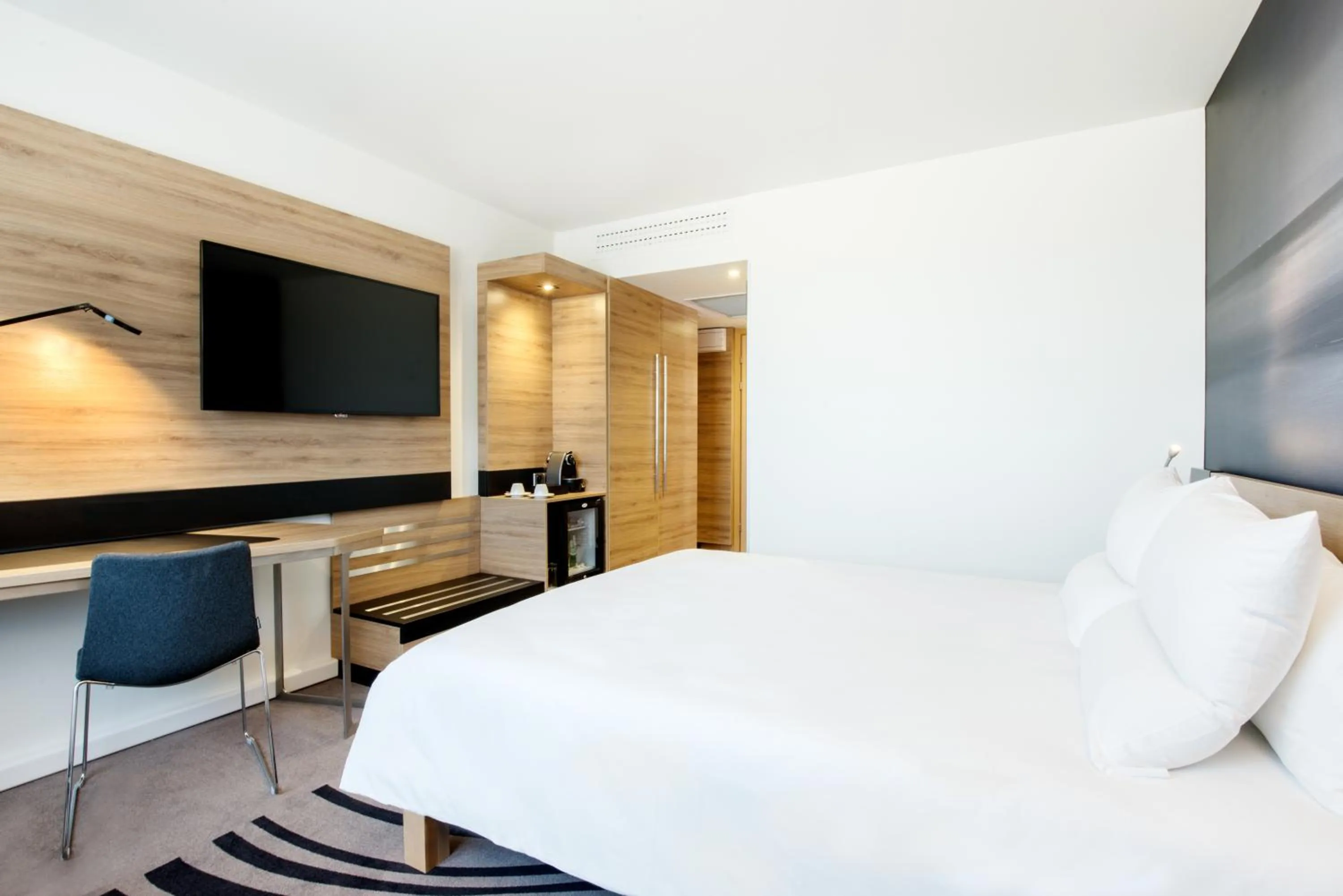 Bedroom, Bed in Novotel Warszawa Airport