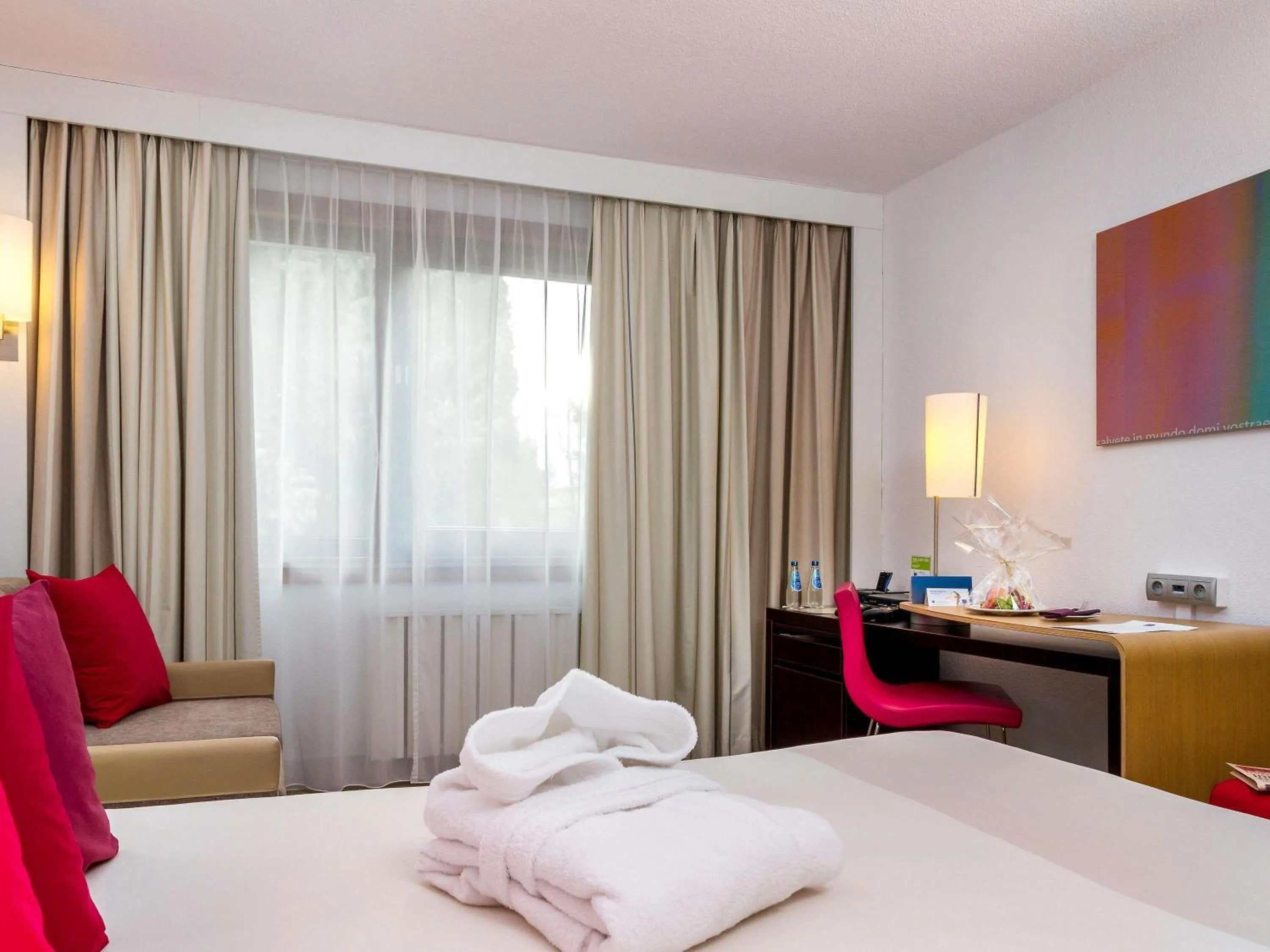 Bedroom, Bed in Novotel Warszawa Airport