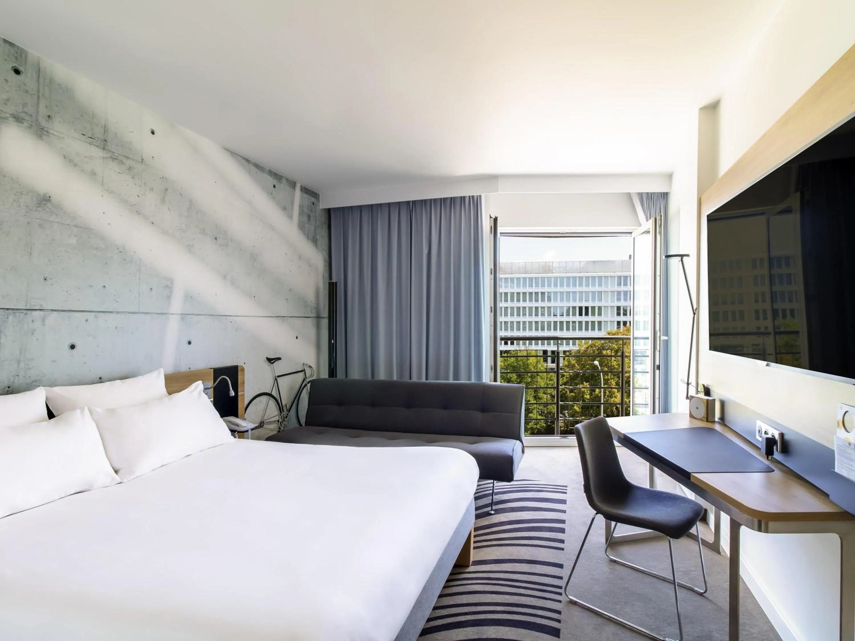 Bedroom, Bed in Novotel Warszawa Airport