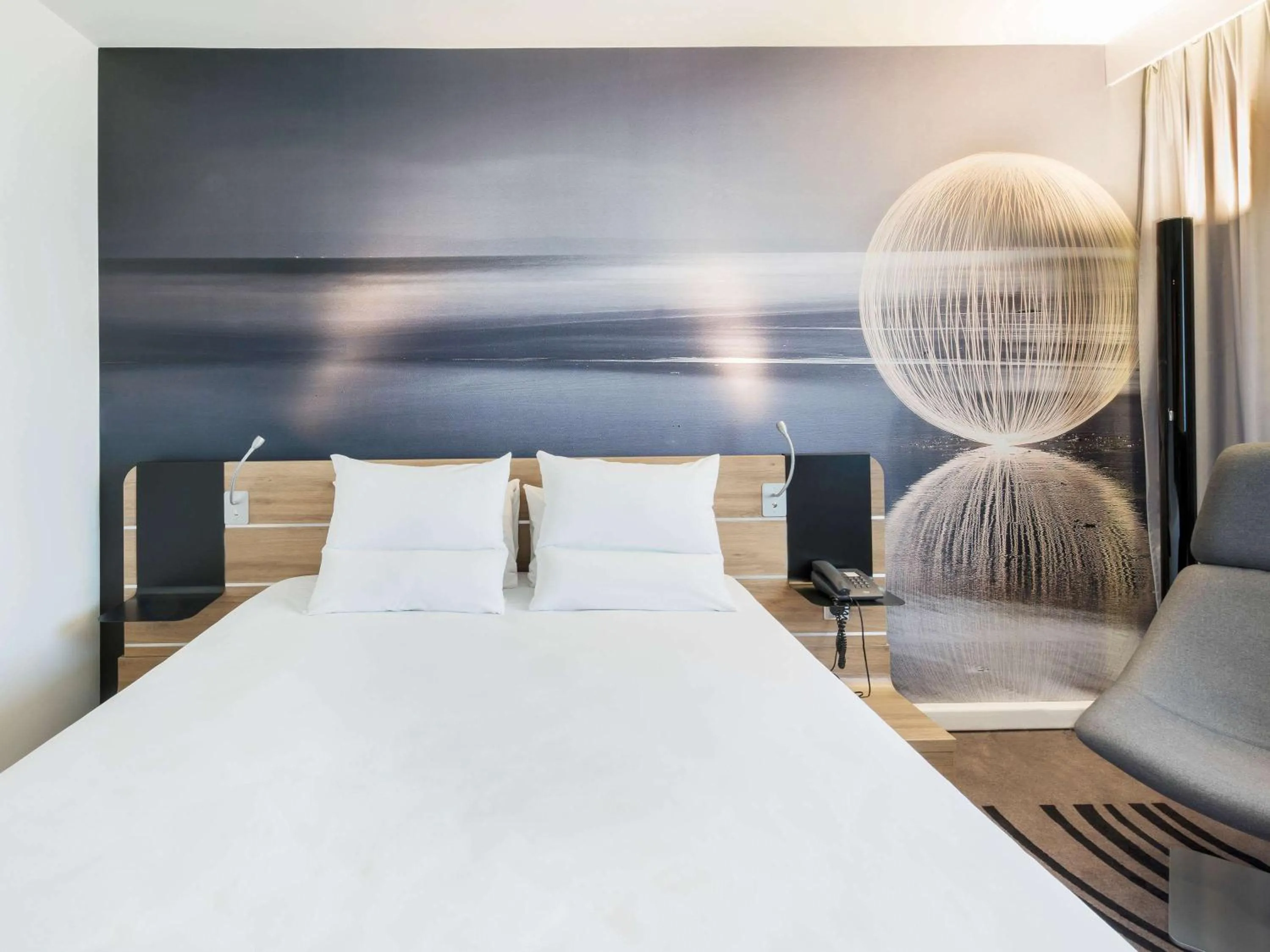 Photo of the whole room, Bed in Novotel Warszawa Airport