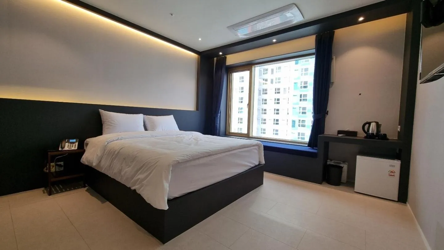 Bedroom in Gold Stone Hotel