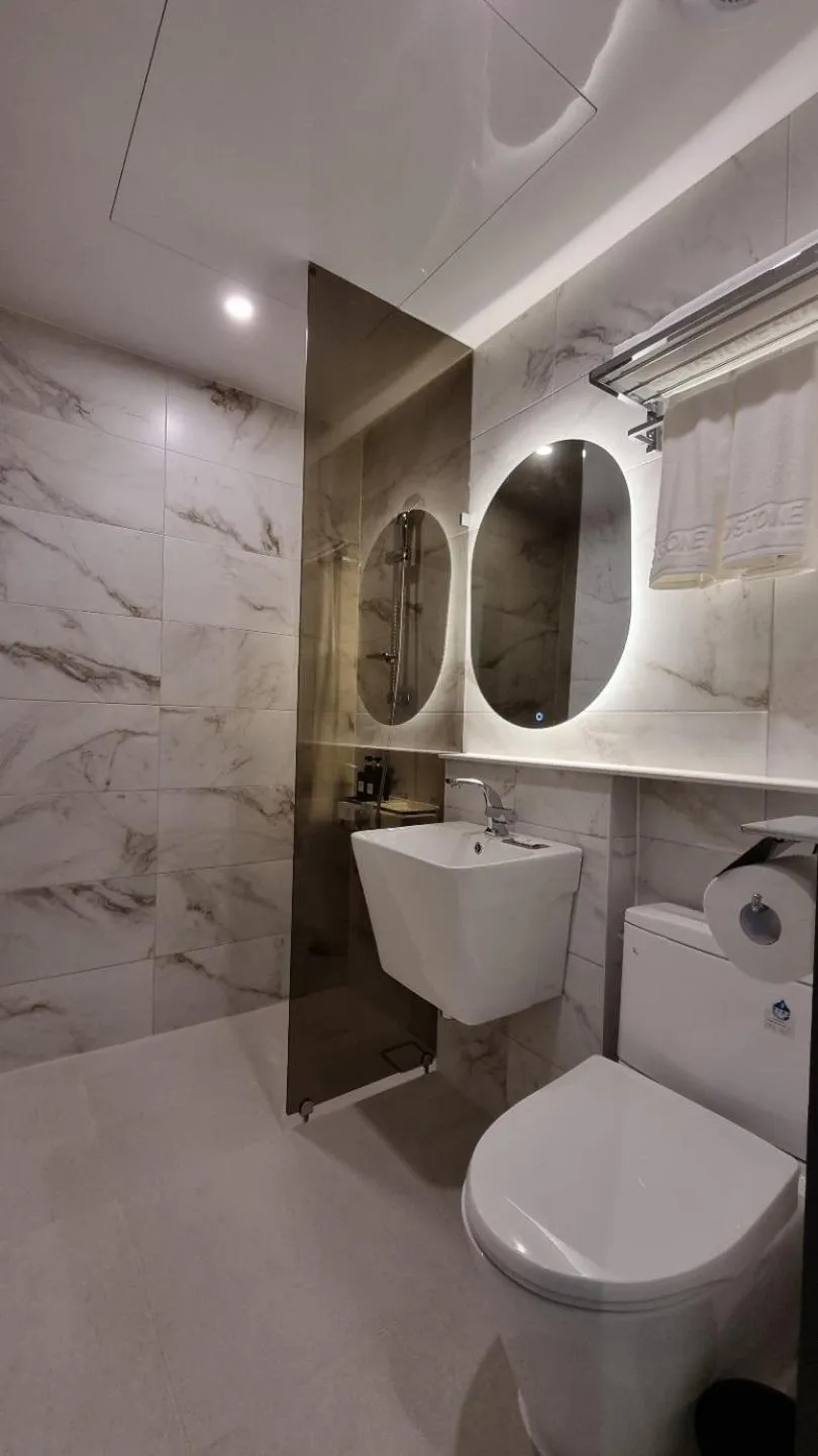 Bathroom in Gold Stone Hotel