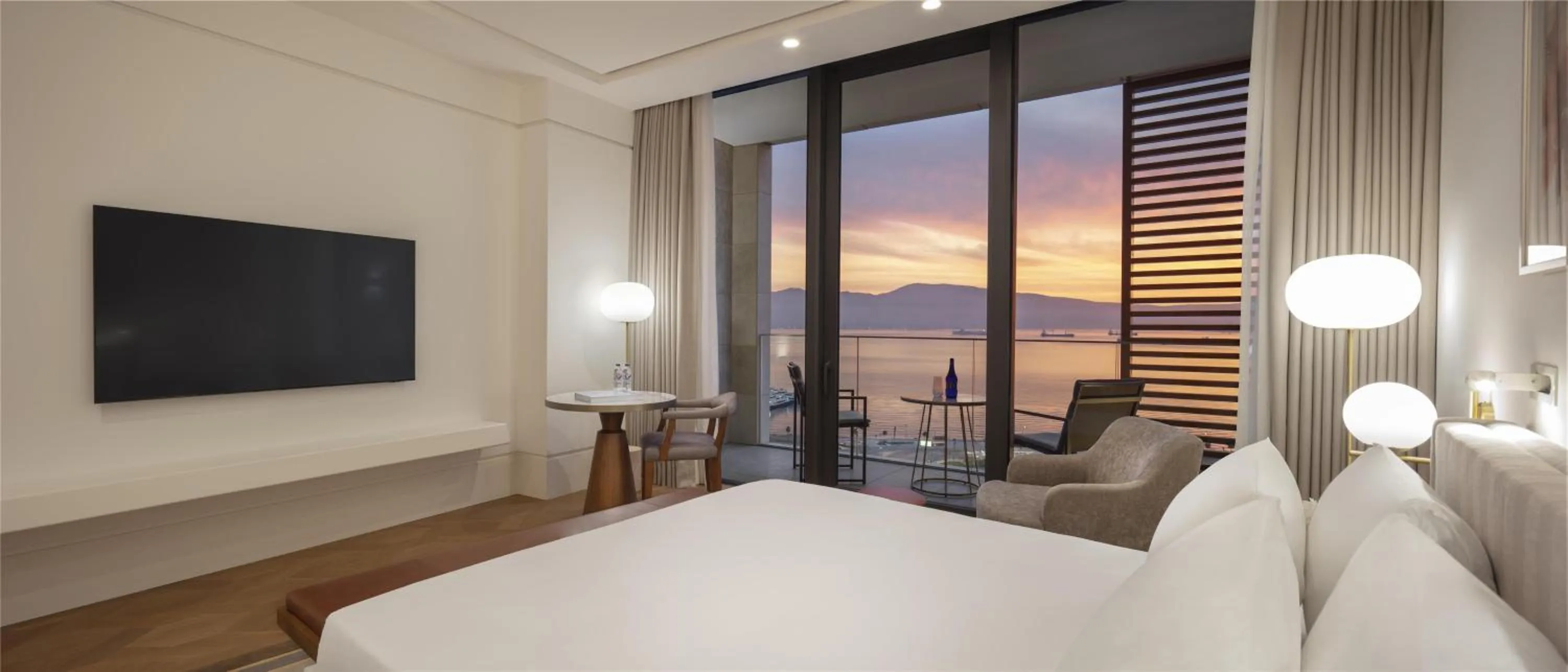 View (from property/room), Bed in Hyatt Regency Izmir IstinyePark