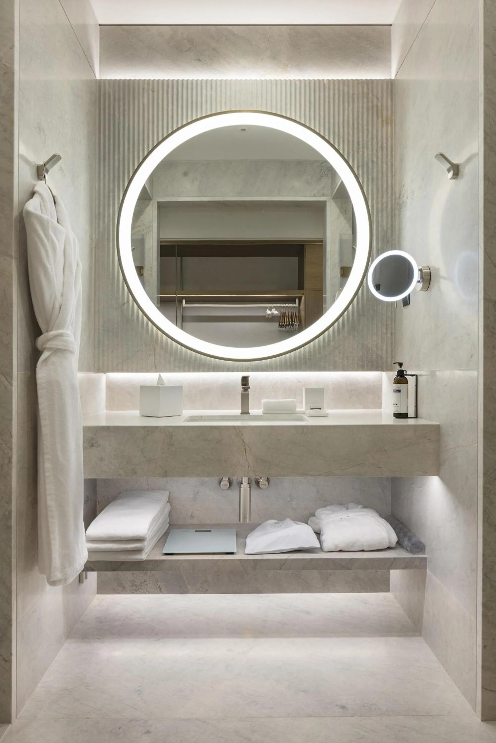 Bathroom, Bed in Hyatt Regency Izmir IstinyePark