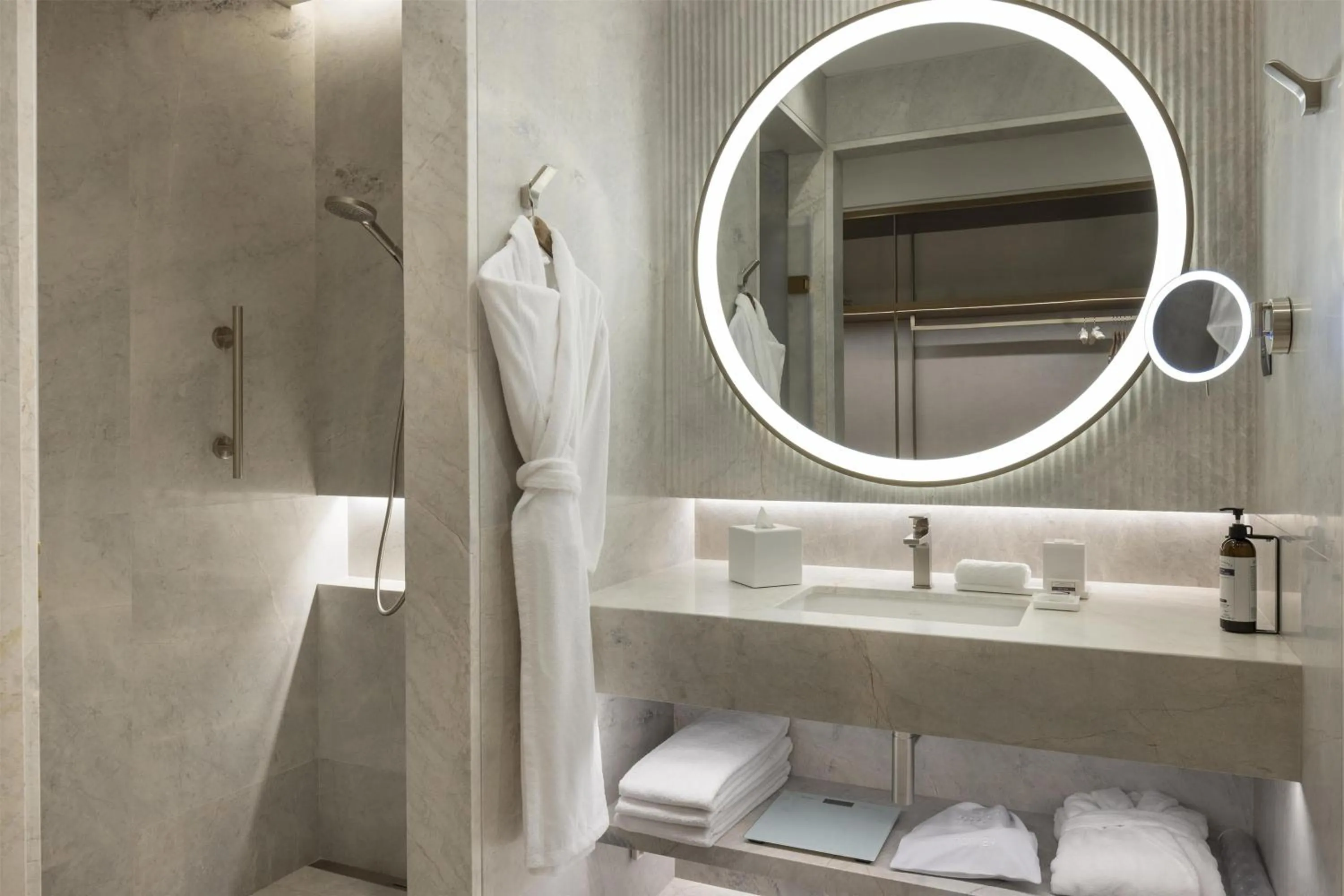 Bathroom in Hyatt Regency Izmir IstinyePark